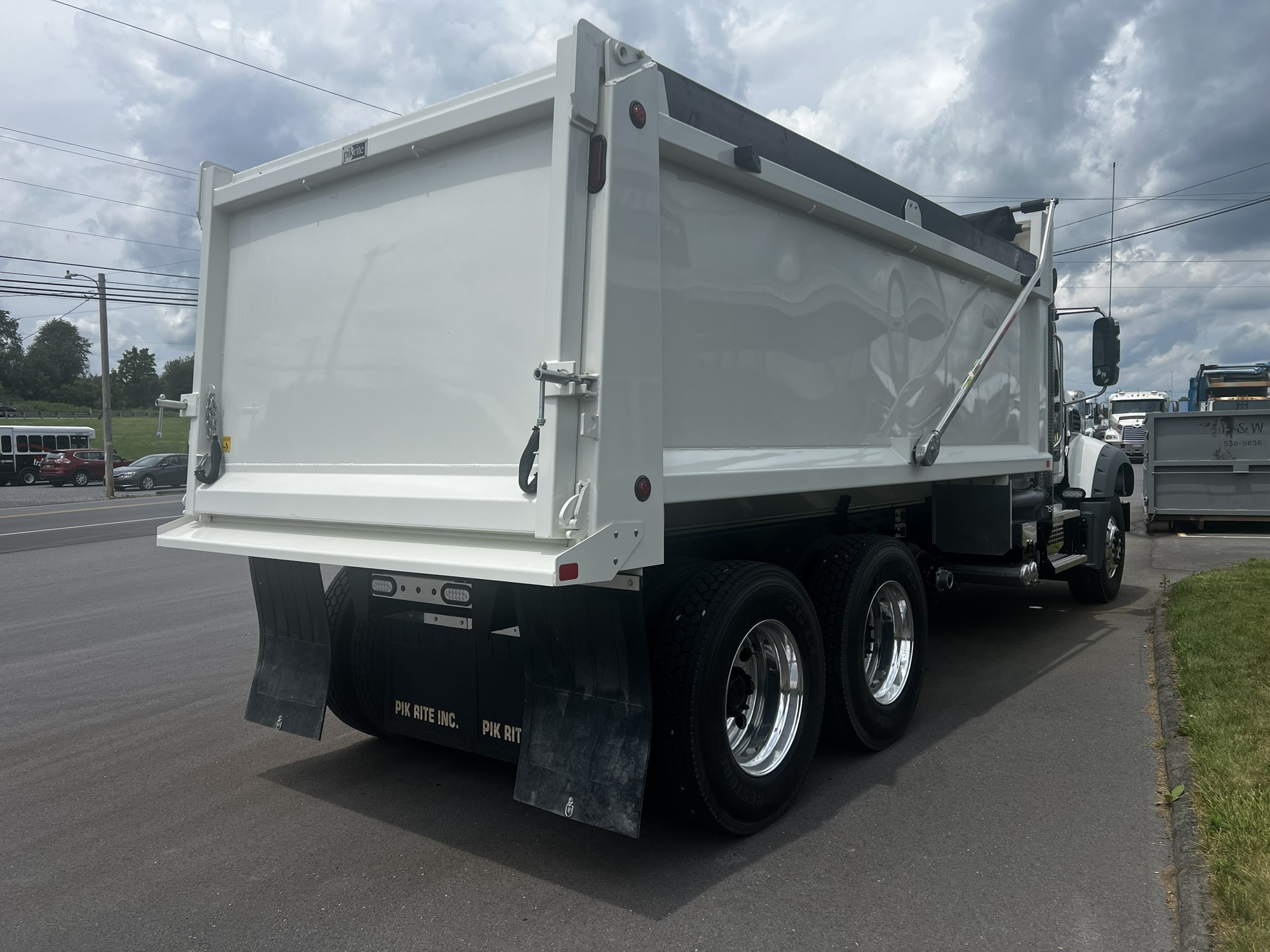 2026 MACK GR64F 2026 MACK GR64F - image 4 of 5