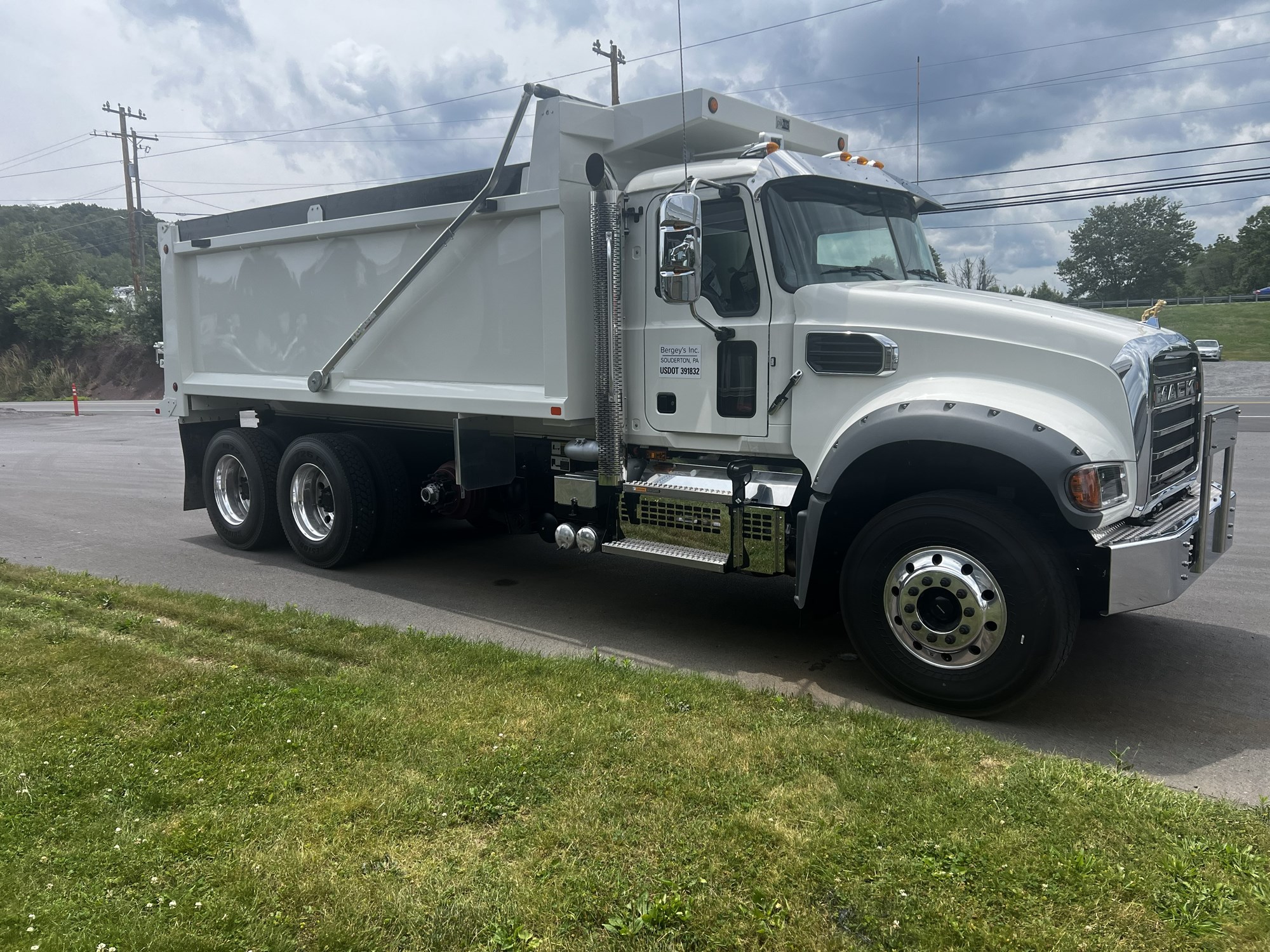 2026 MACK GR64F 2026 MACK GR64F - image 5 of 5