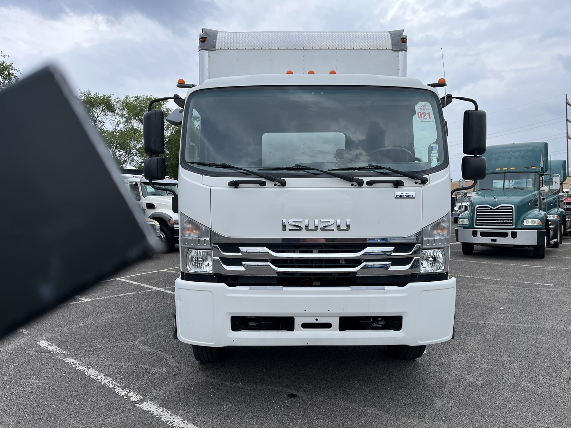 2019 Isuzu FTR 2019 Isuzu FTR - image 2 of 6