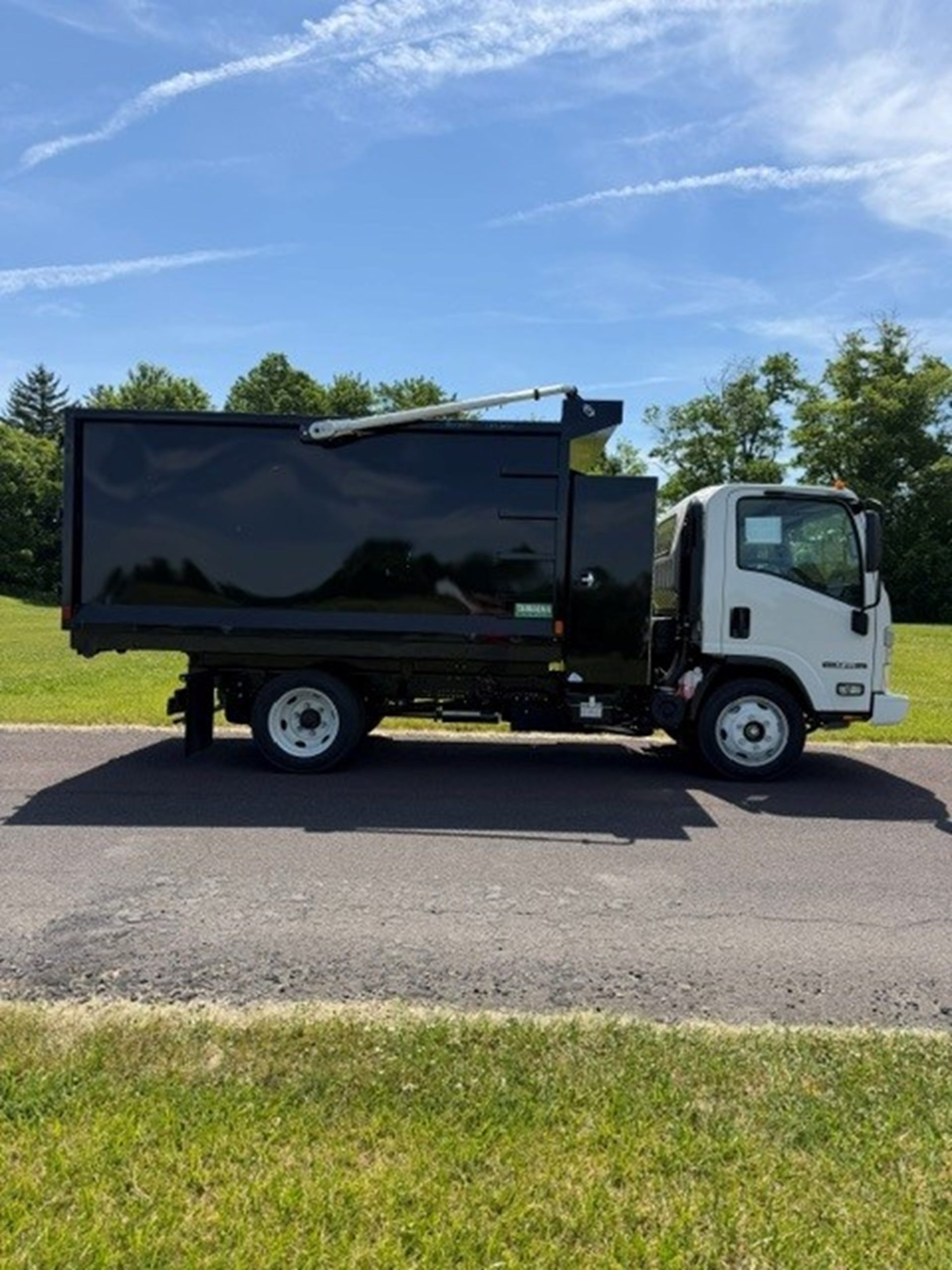 2026 Isuzu NPR/NPR-HD 2026 Isuzu NPR/NPR-HD - image 2 of 6
