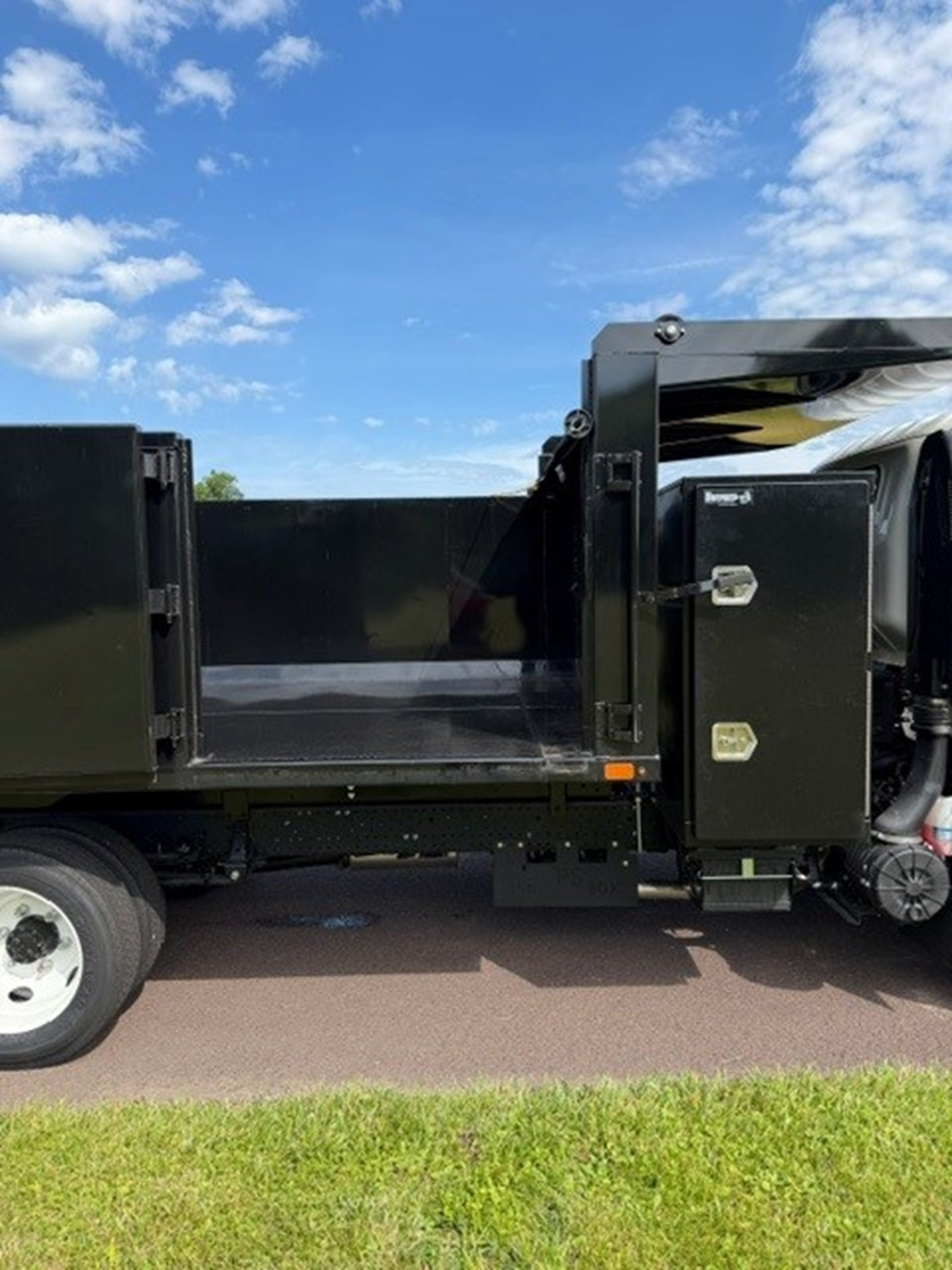 2025 Isuzu NRR GAS 2025 Isuzu NRR GAS - image 6 of 6