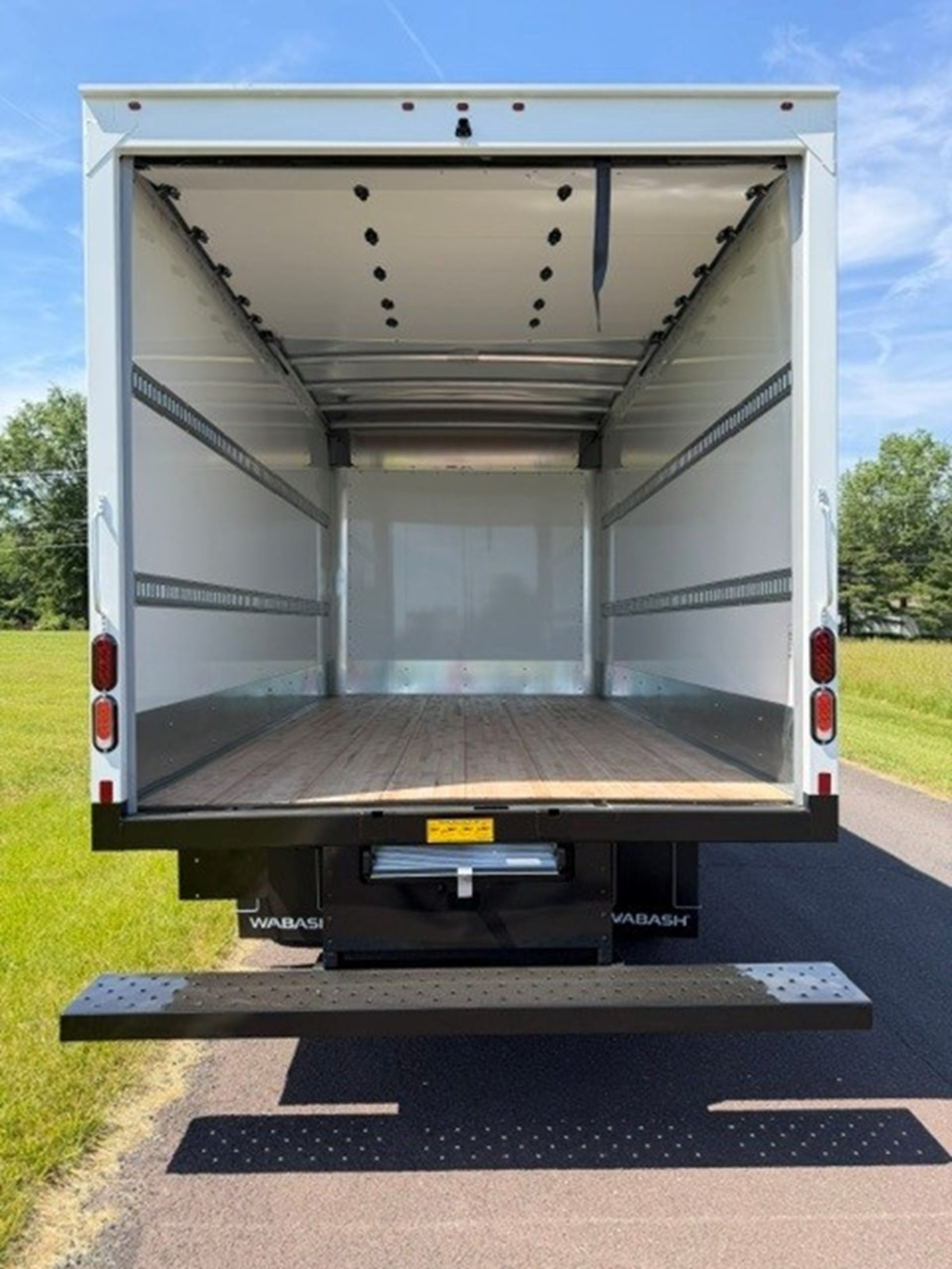 2026 Isuzu NPR/NPR-HD 2026 Isuzu NPR/NPR-HD - image 5 of 6