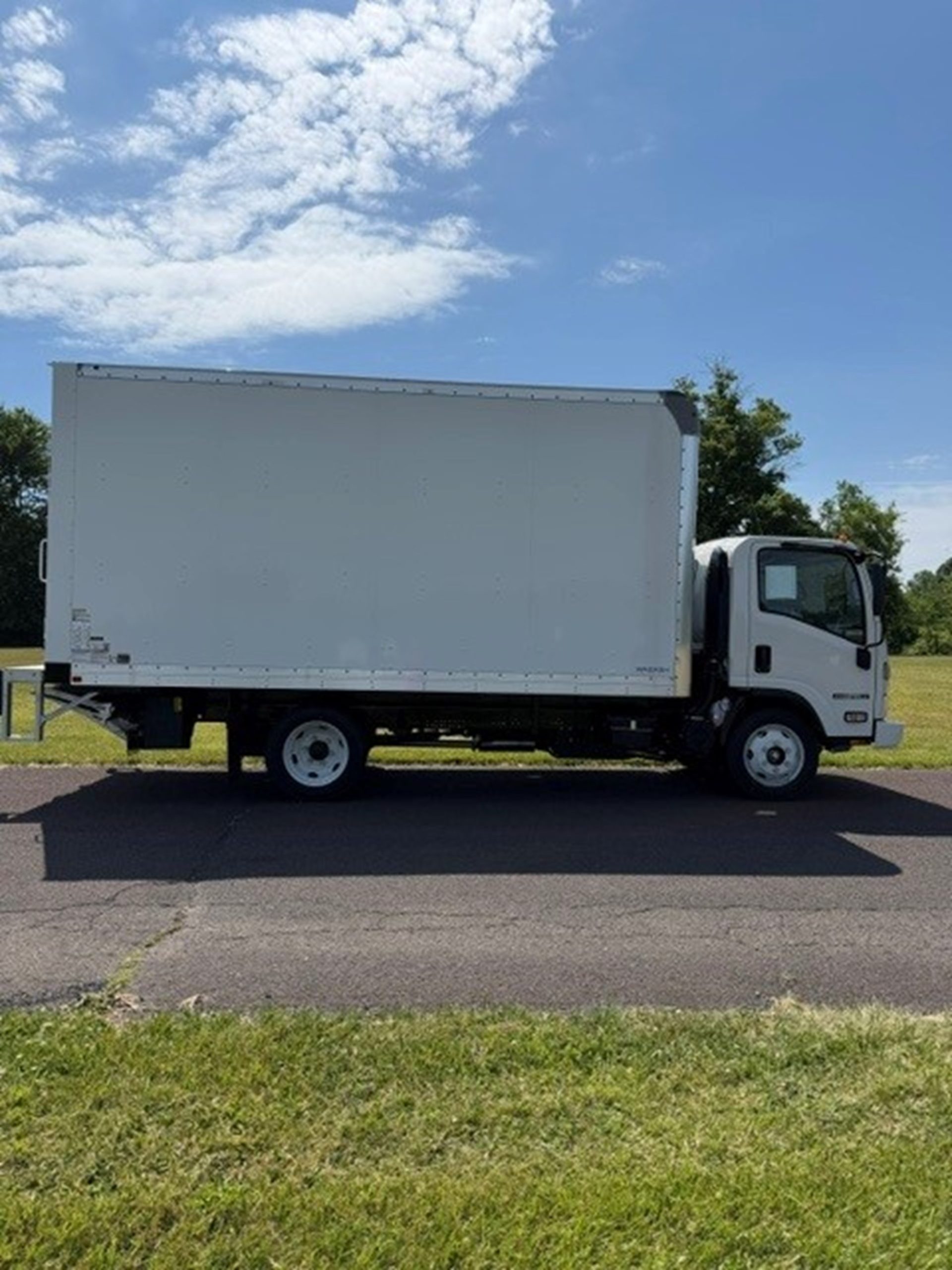 2026 Isuzu NPR GAS HD 2026 Isuzu NPR GAS HD - image 3 of 6