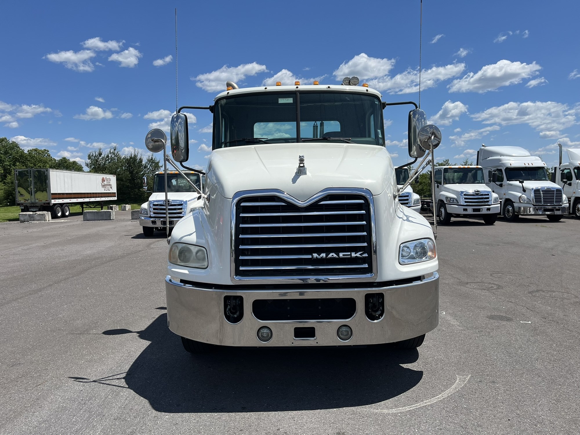 2017 MACK CXU613 2017 MACK CXU613 - image 2 of 6