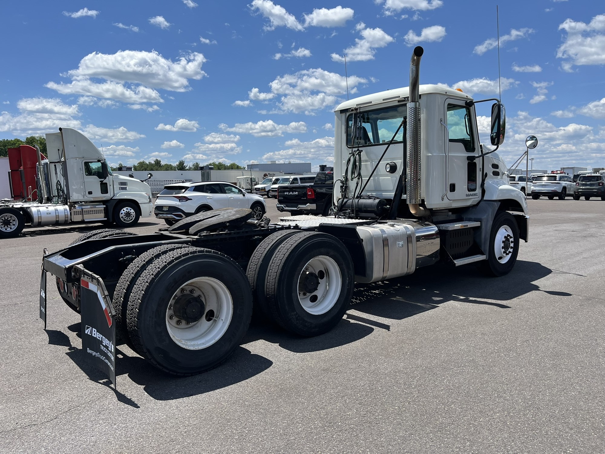 2017 MACK CXU613 2017 MACK CXU613 - image 4 of 6