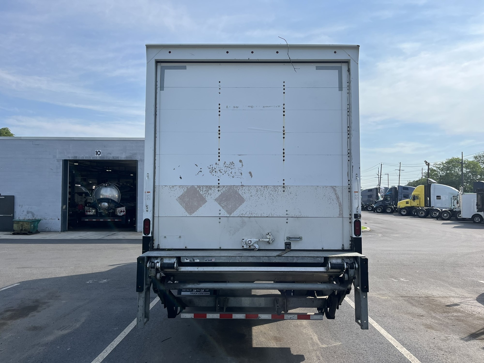 2020 HINO 268A 1000018-05 2020 HINO 268A 1000018-05