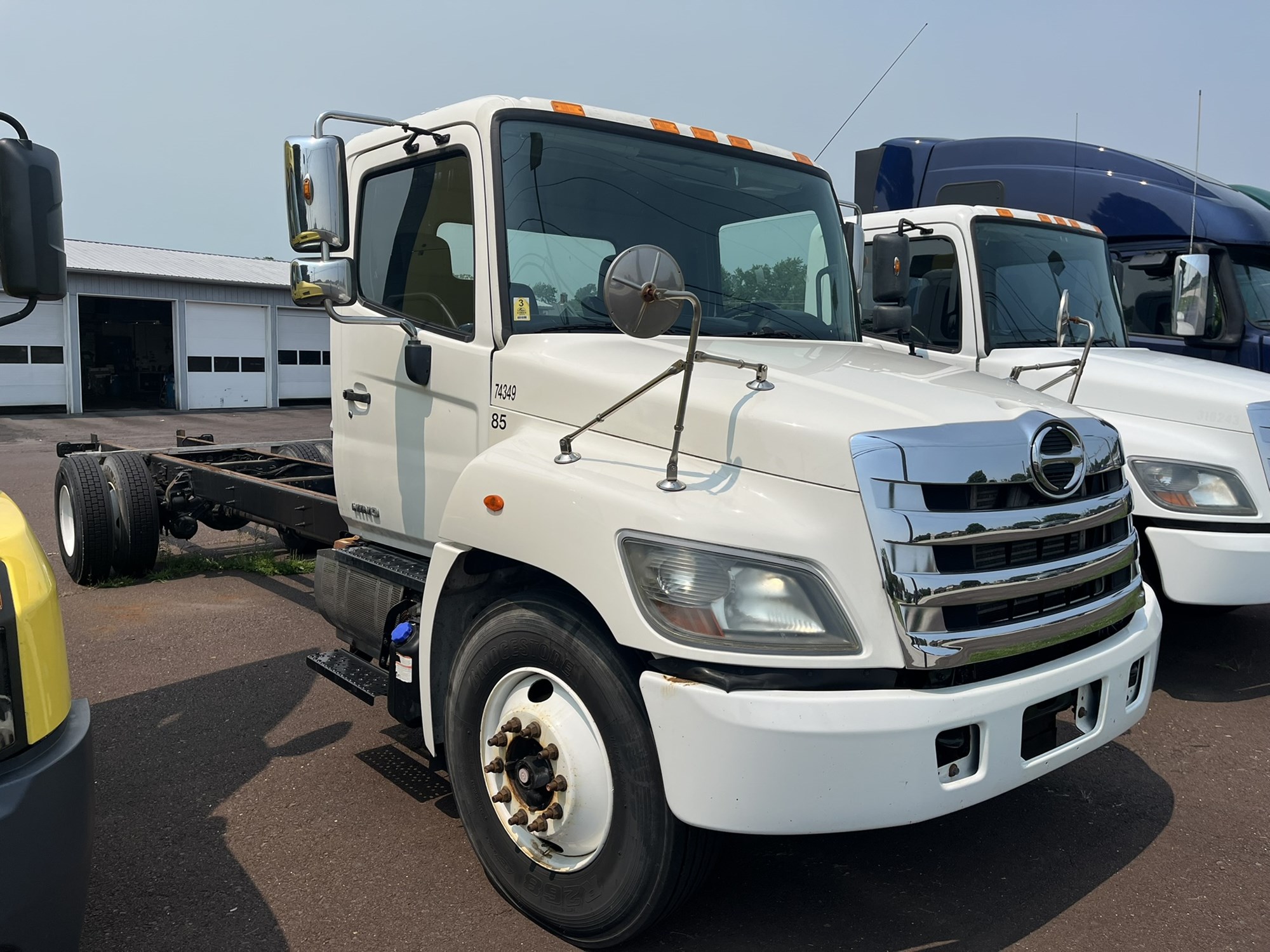 2014 HINO 338 2014 HINO 338 - image 2 of 6