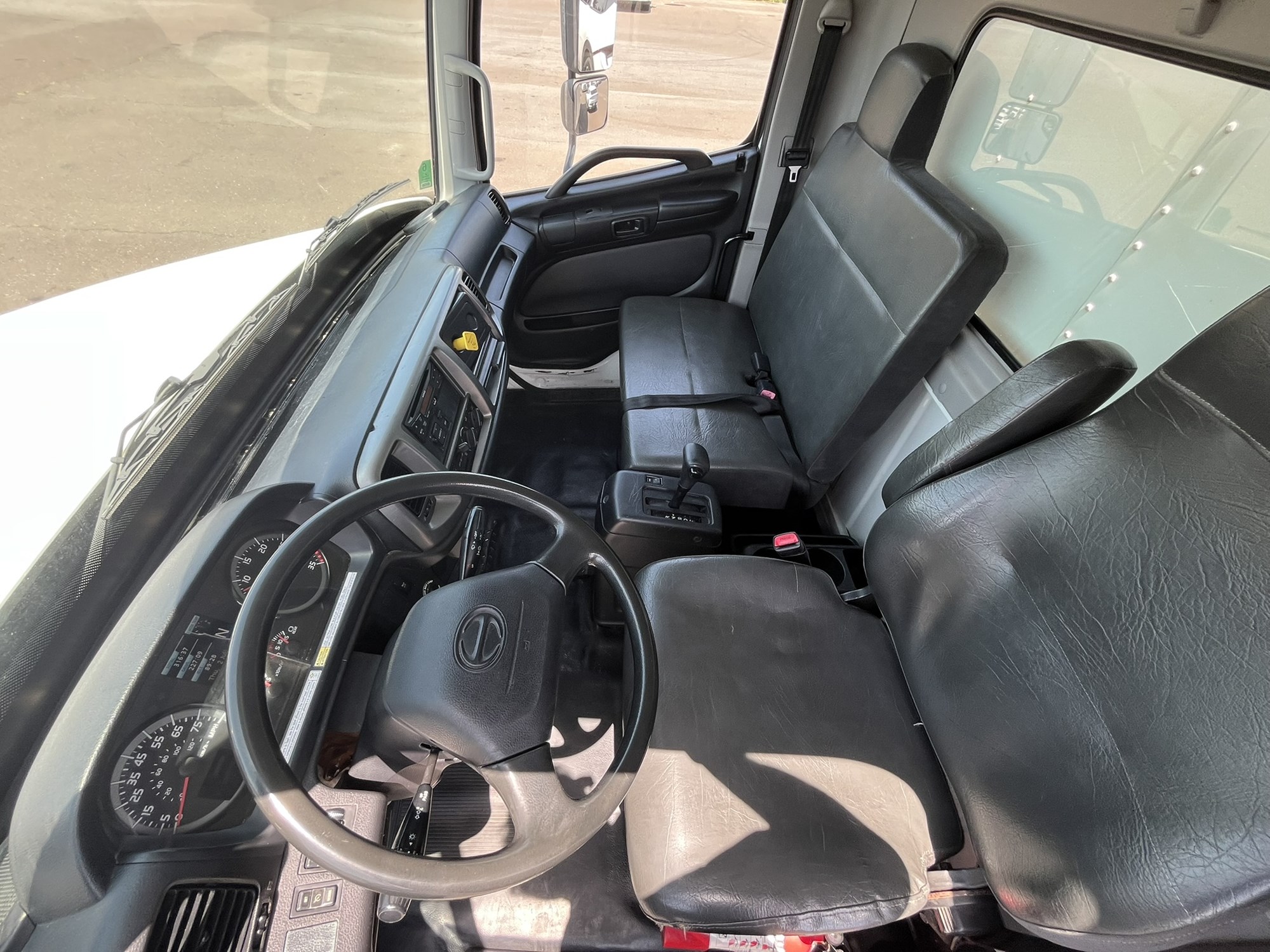 2017 HINO 338 1000472-10 2017 HINO 338 1000472-10