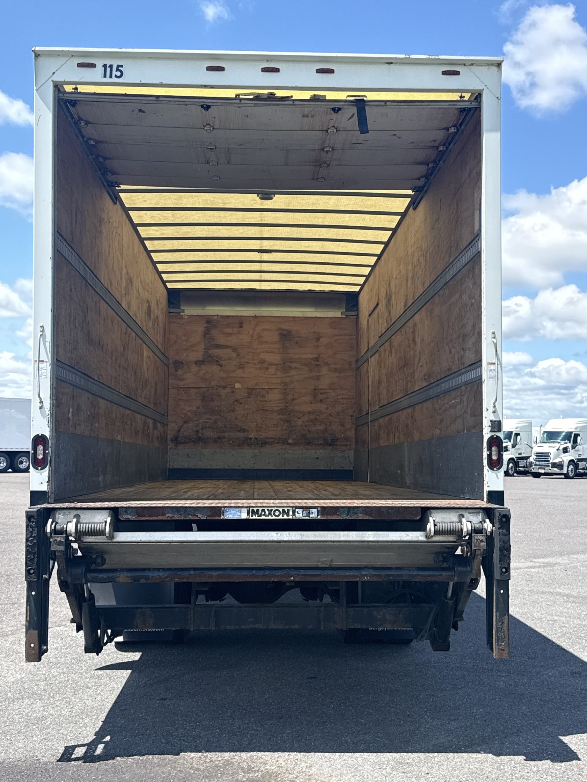 2017 HINO 338 1000472-28 2017 HINO 338 1000472-28