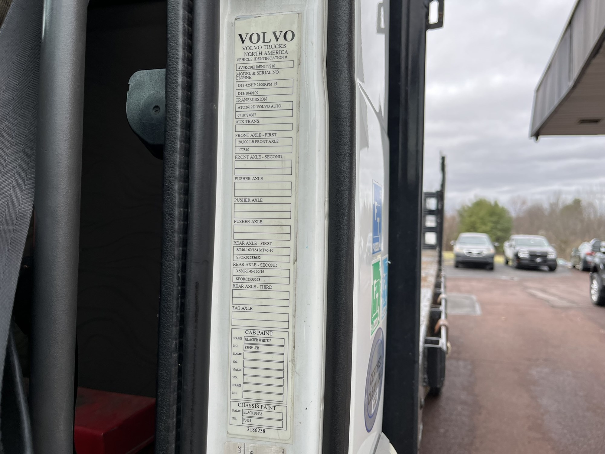 2014 VOLVO VHD 1025956-15 2014 VOLVO VHD 1025956-15