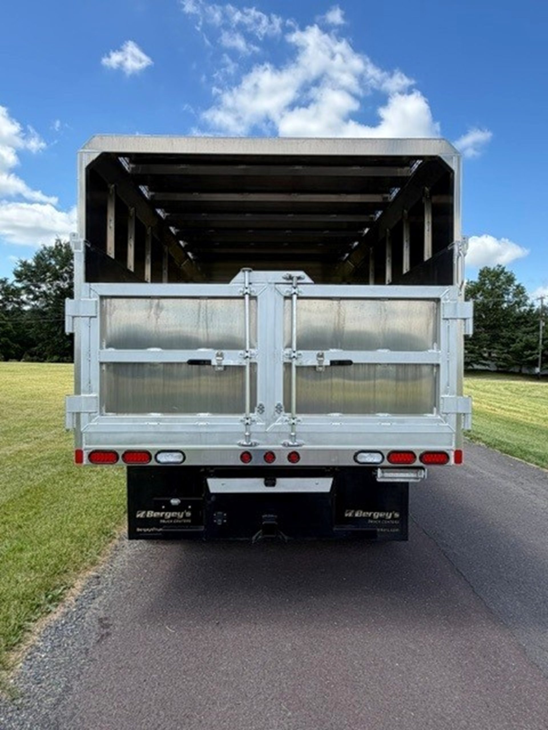 2026 HINO L6 2026 HINO L6 - image 2 of 5