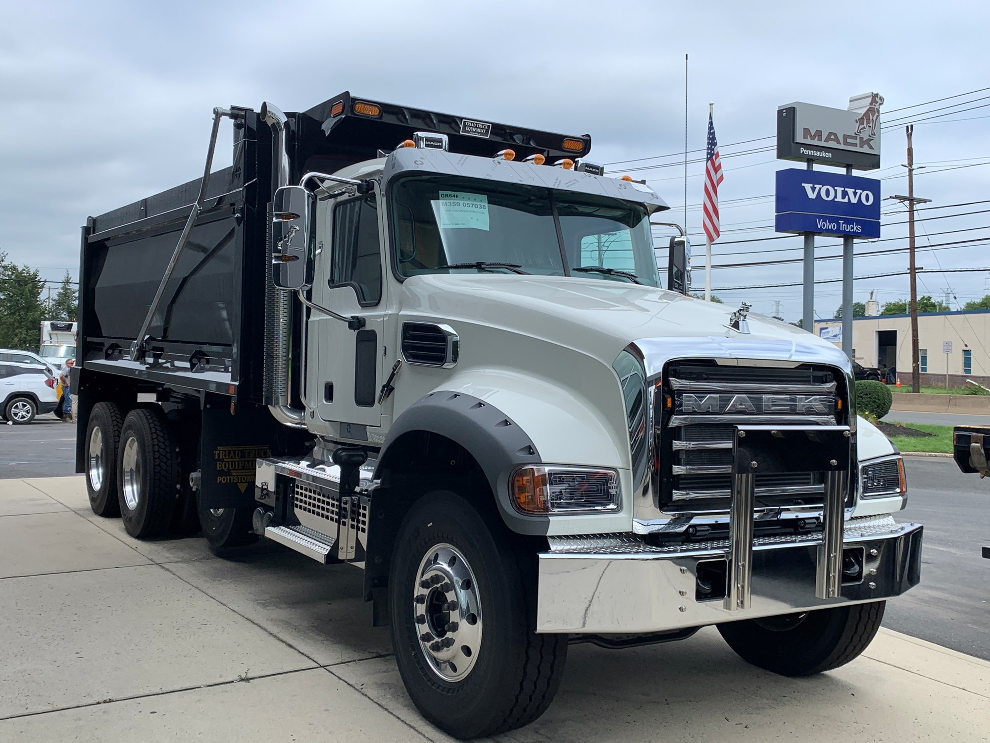 2027 MACK Granite 64FR 1102808-01 2027 MACK Granite 64FR 1102808-01