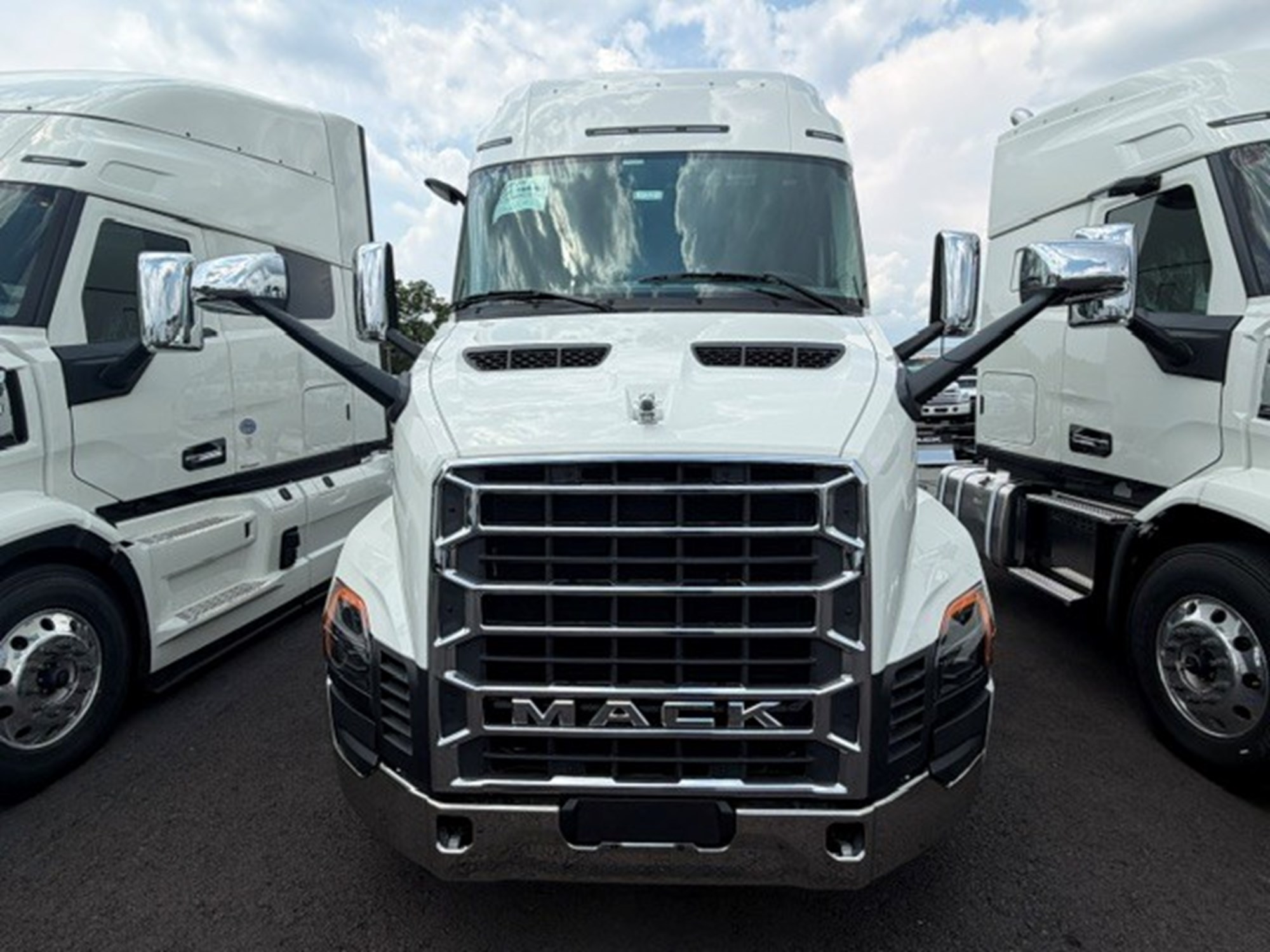 2027 MACK AN64TV04 2027 MACK AN64TV04 - image 1 of 6