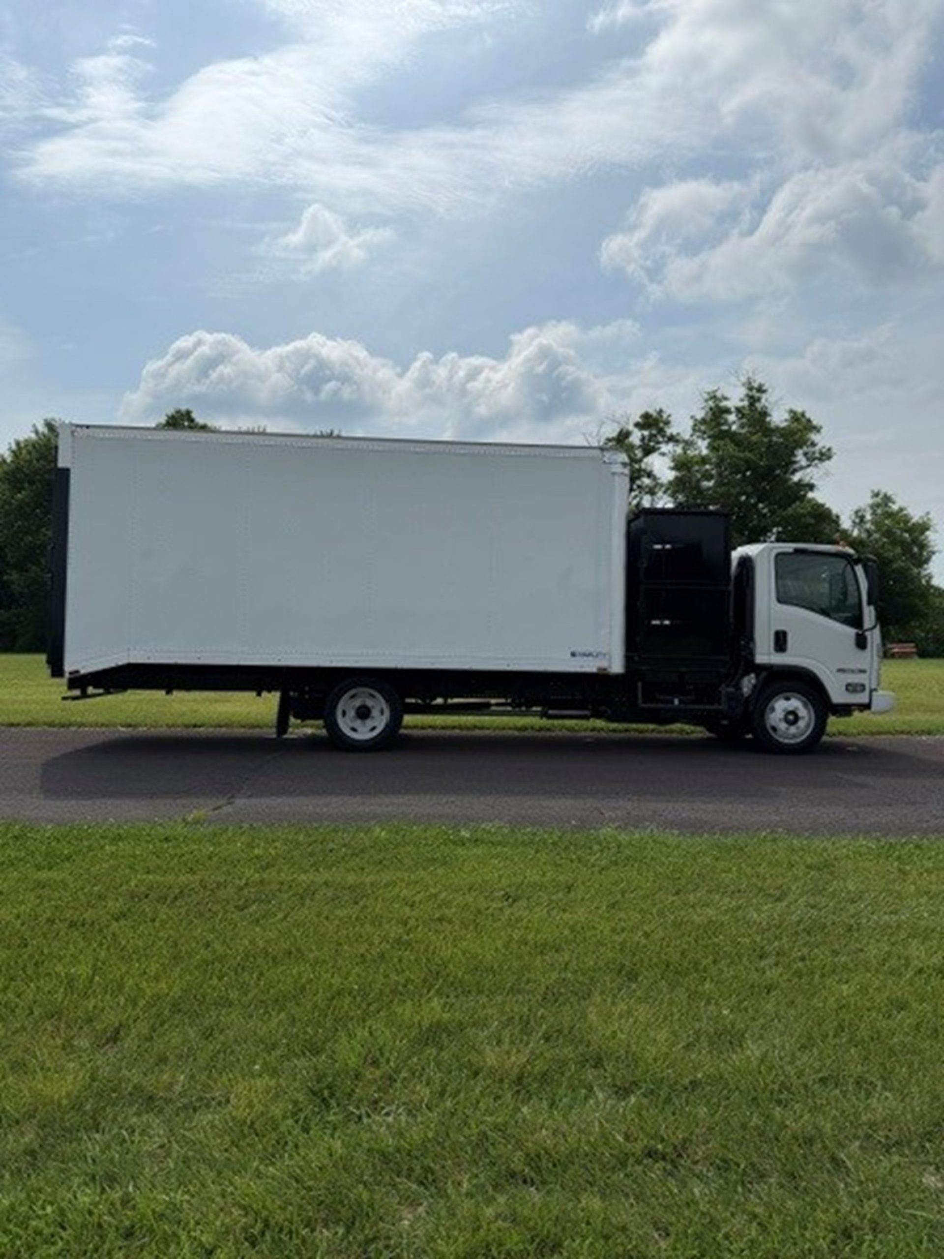 2026 Isuzu NPR GAS HD 2026 Isuzu NPR GAS HD - image 3 of 6