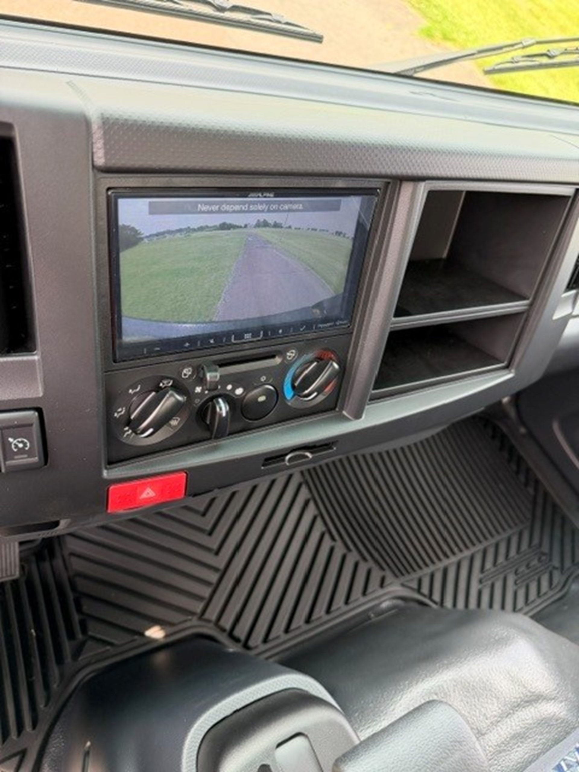 2026 Isuzu NPR GAS HD 2026 Isuzu NPR GAS HD - image 4 of 4