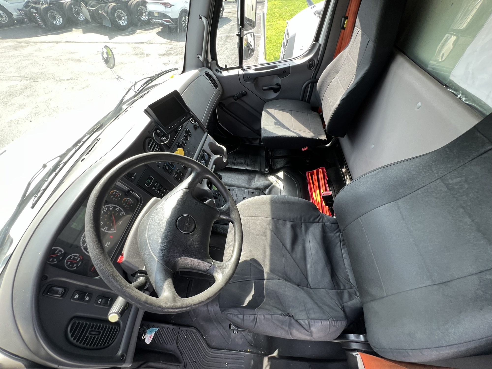 2018 FREIGHTLINER M2 1117993-09 2018 FREIGHTLINER M2 1117993-09