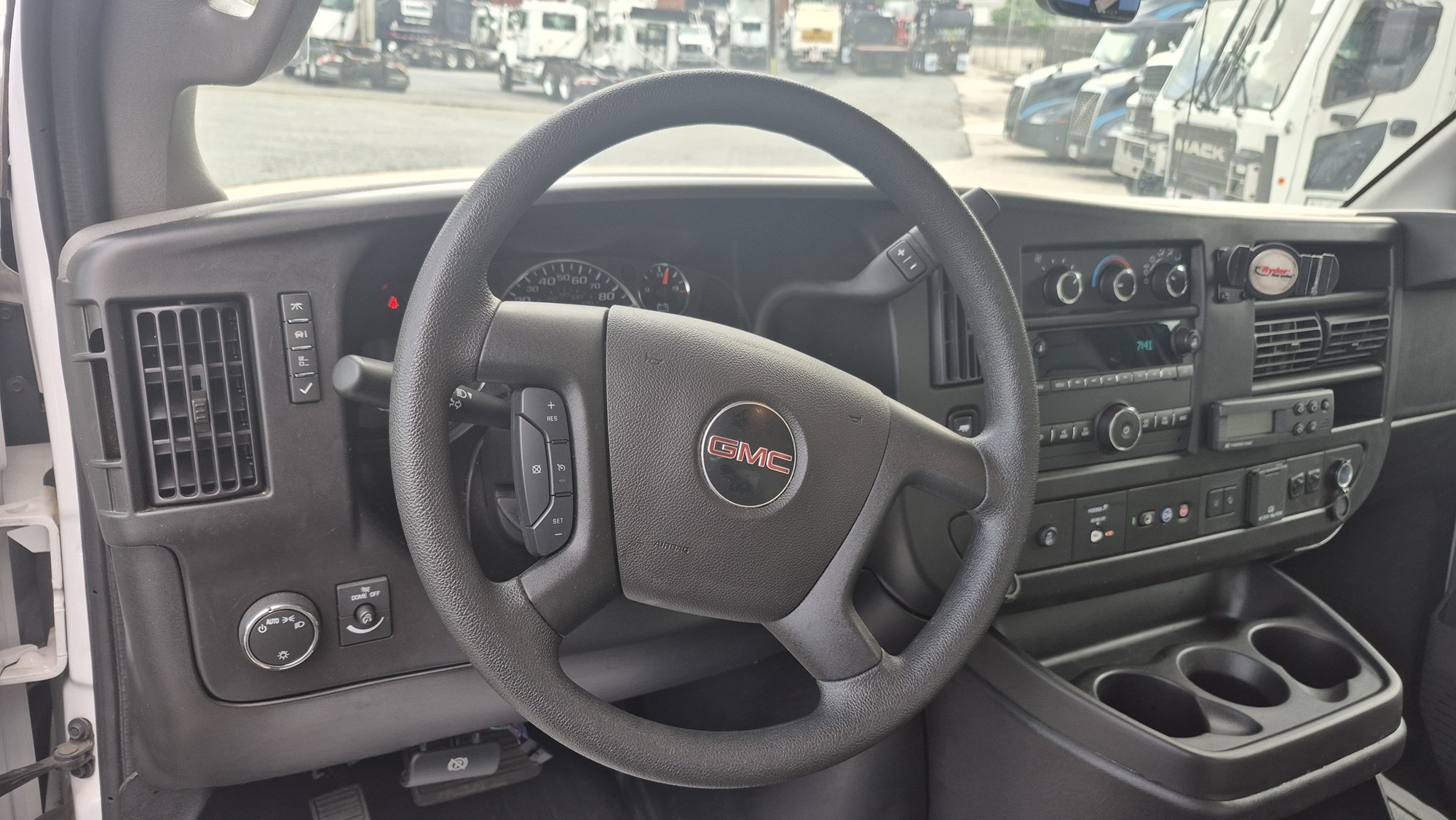 2024 GMC SAVANA 3500 2024 GMC SAVANA 3500 - image 6 of 6