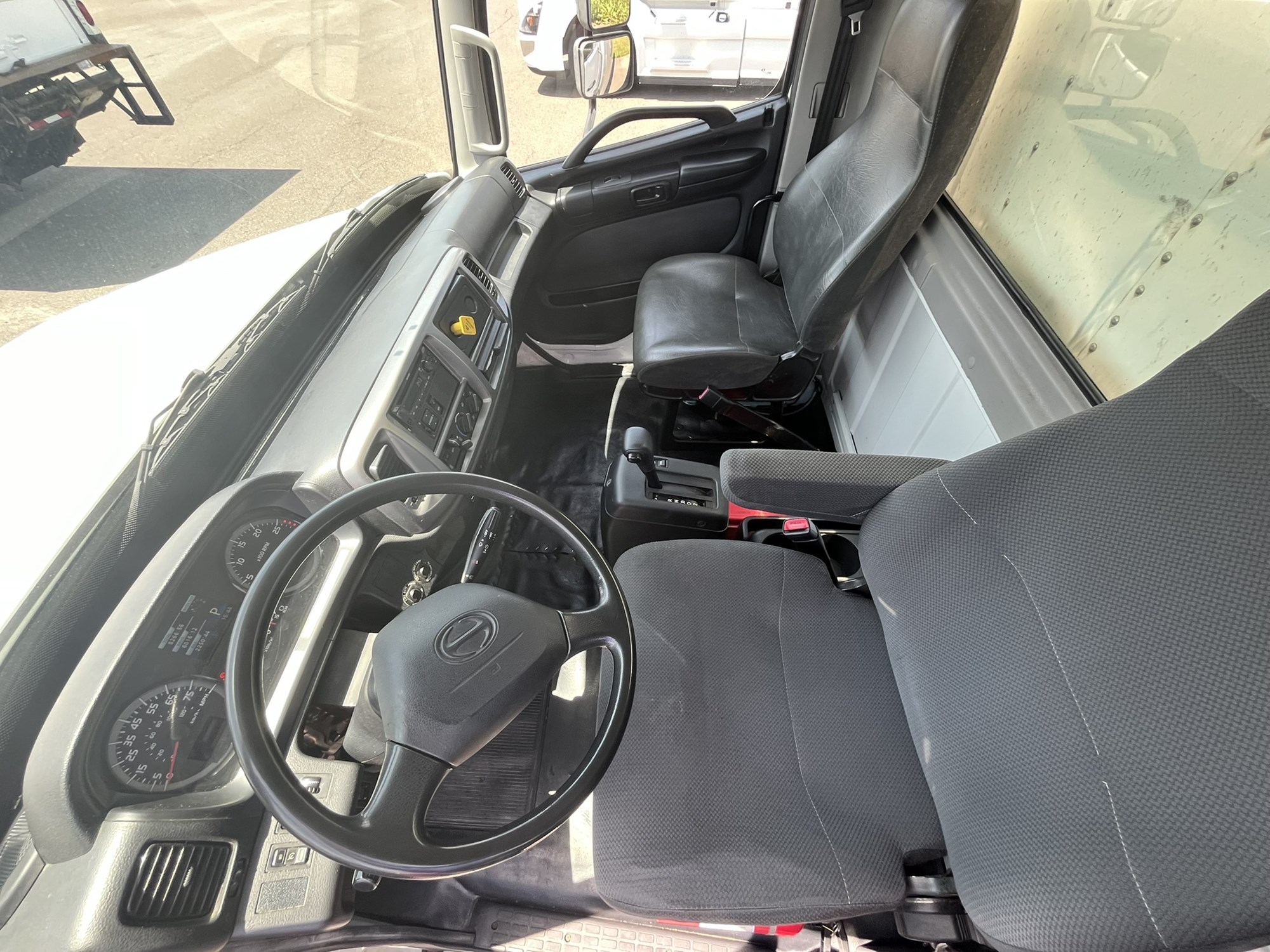 2019 HINO 268A 1203008-13 2019 HINO 268A 1203008-13