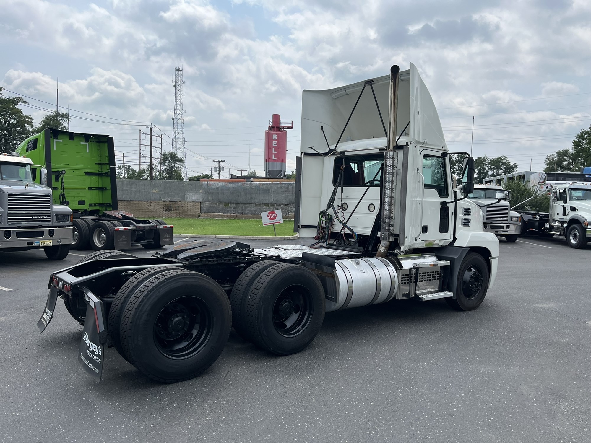 2019 MACK ANTHEM DAY CAB 2019 MACK ANTHEM DAY CAB - image 4 of 6