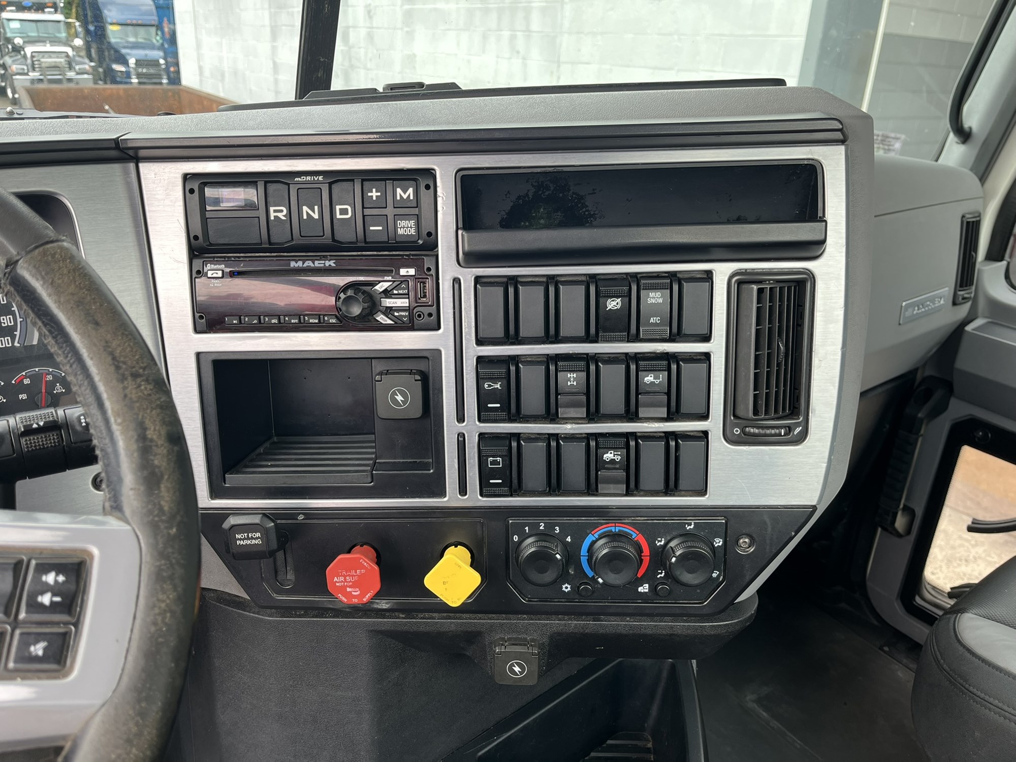 2019 MACK ANTHEM DAY CAB 1001073-10 2019 MACK ANTHEM DAY CAB 1001073-10