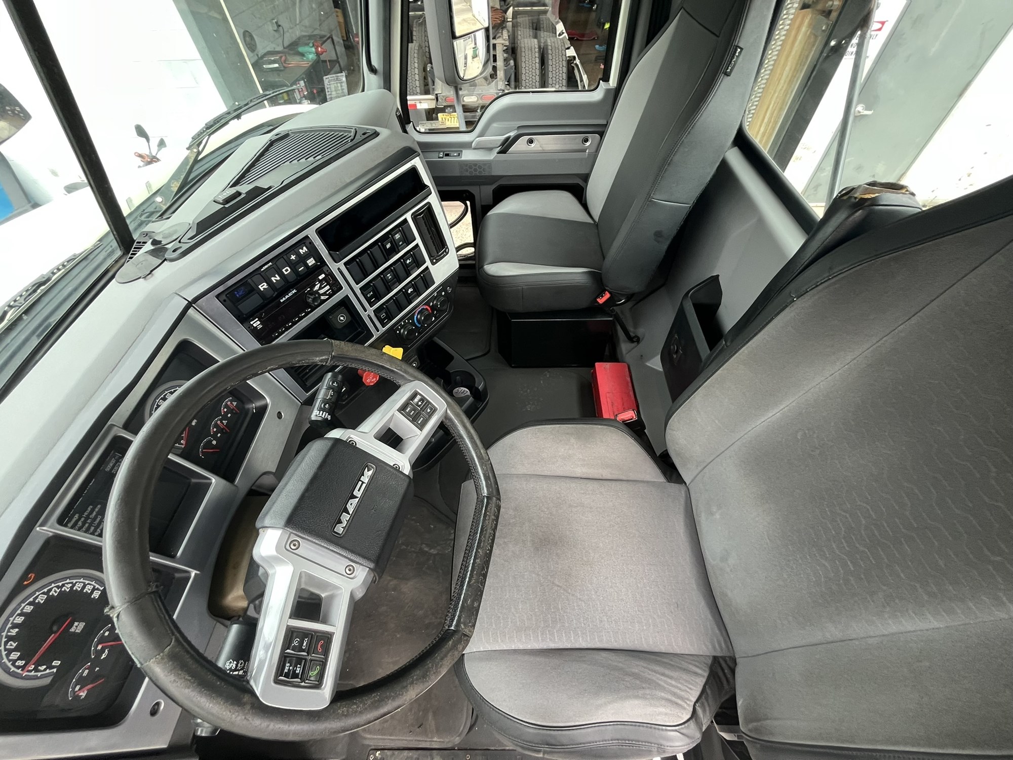 2019 MACK ANTHEM DAY CAB 1001073-12 2019 MACK ANTHEM DAY CAB 1001073-12