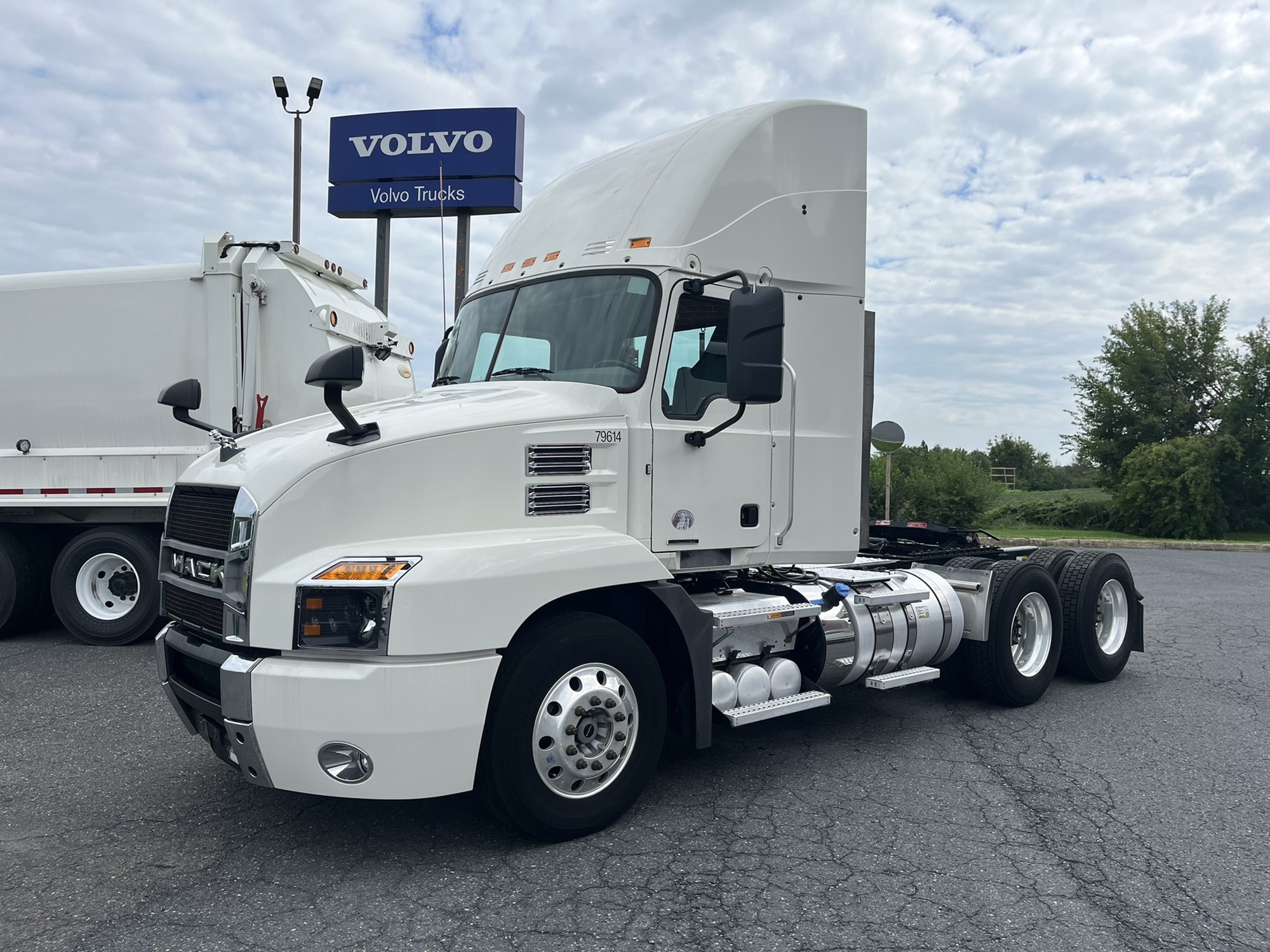 2019 MACK ANTHEM 2019 MACK ANTHEM - image 1 of 6