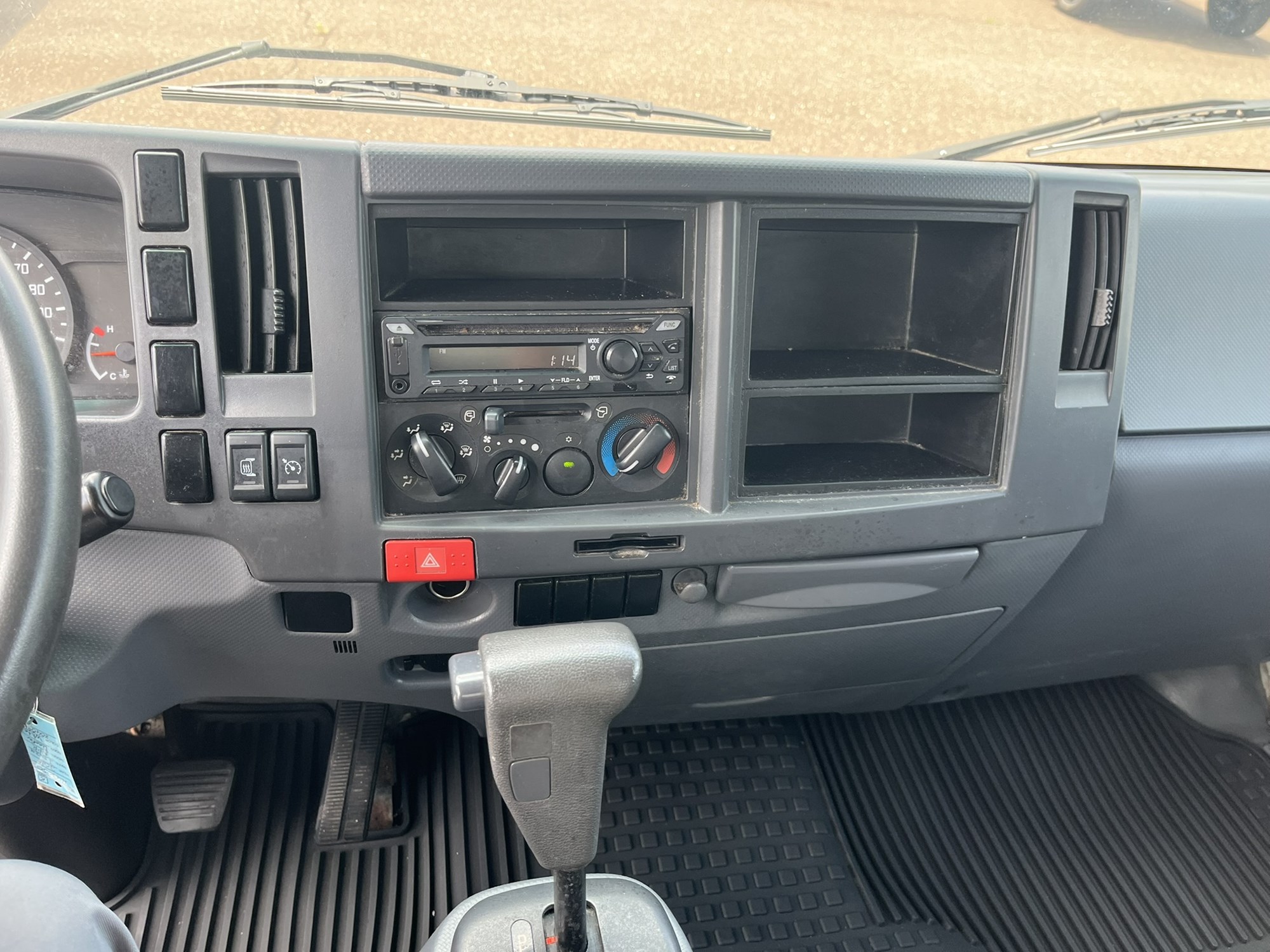 2018 ISUZU NPR HD 1034608-09 2018 ISUZU NPR HD 1034608-09
