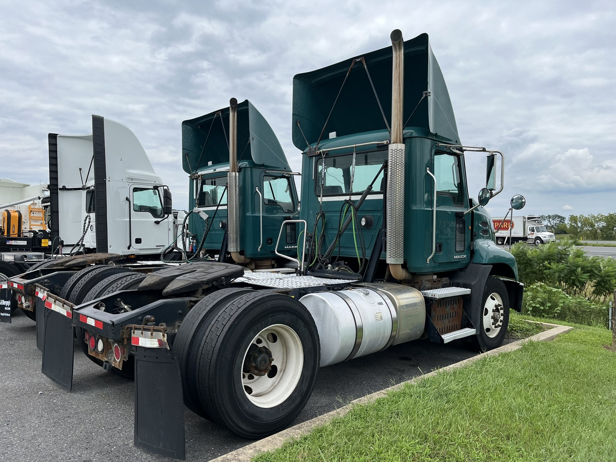 2015 MACK CXU612 2015 MACK CXU612 - image 4 of 6
