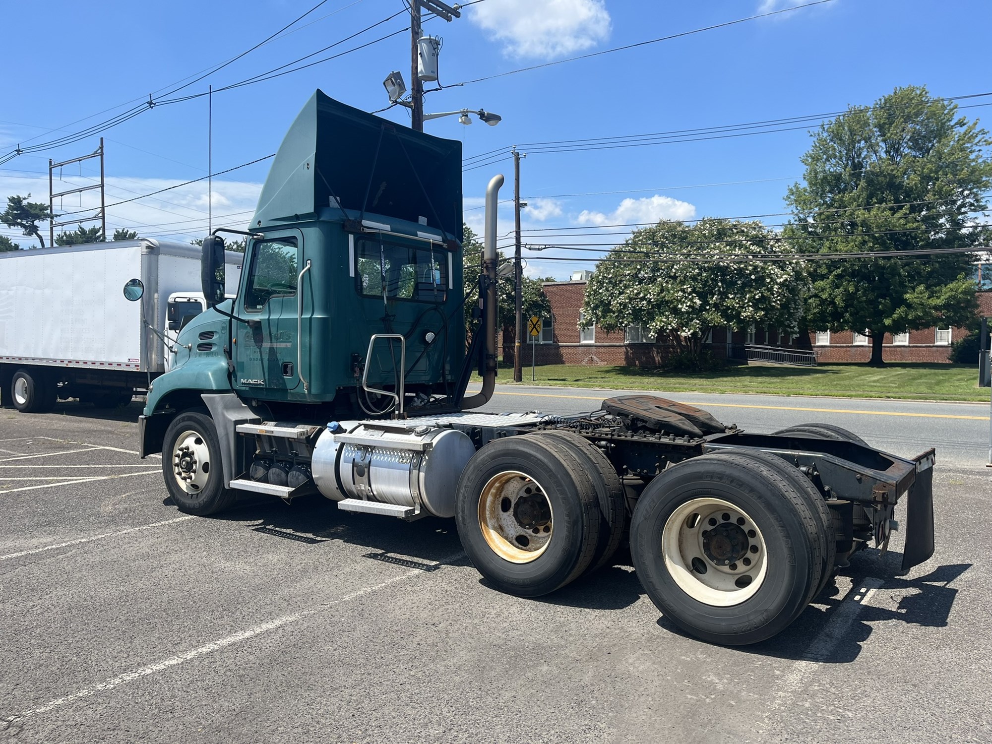 2011 MACK CXN613 1081727-06 2011 MACK CXN613 1081727-06