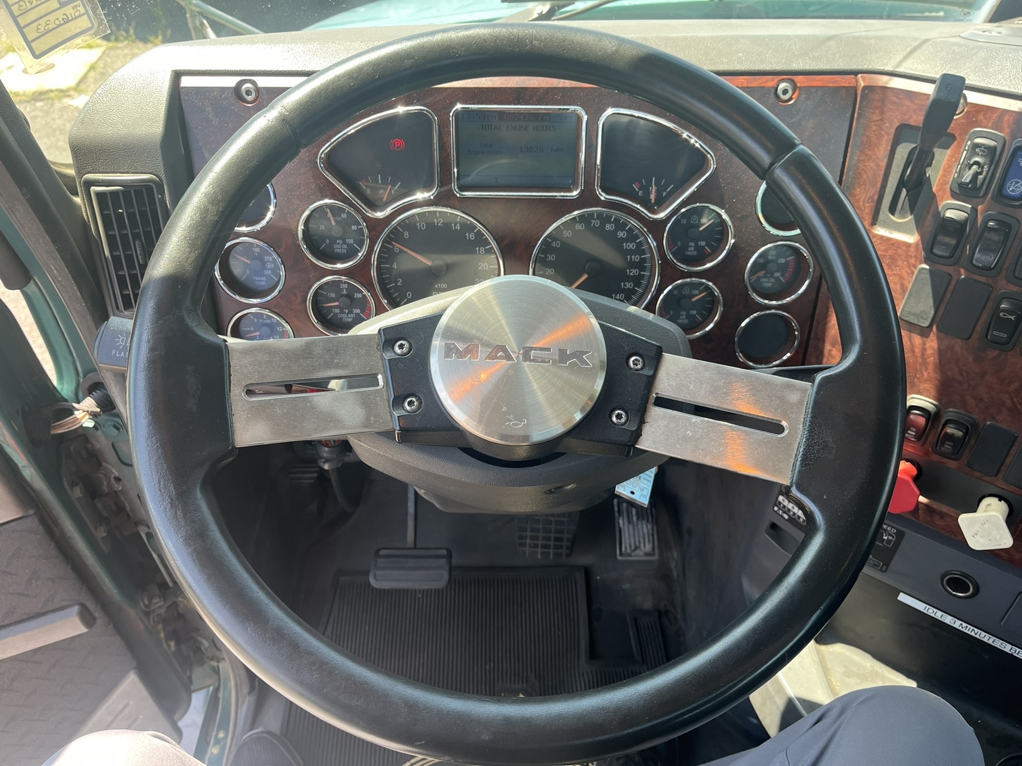 2011 MACK CXN613 1081727-09 2011 MACK CXN613 1081727-09