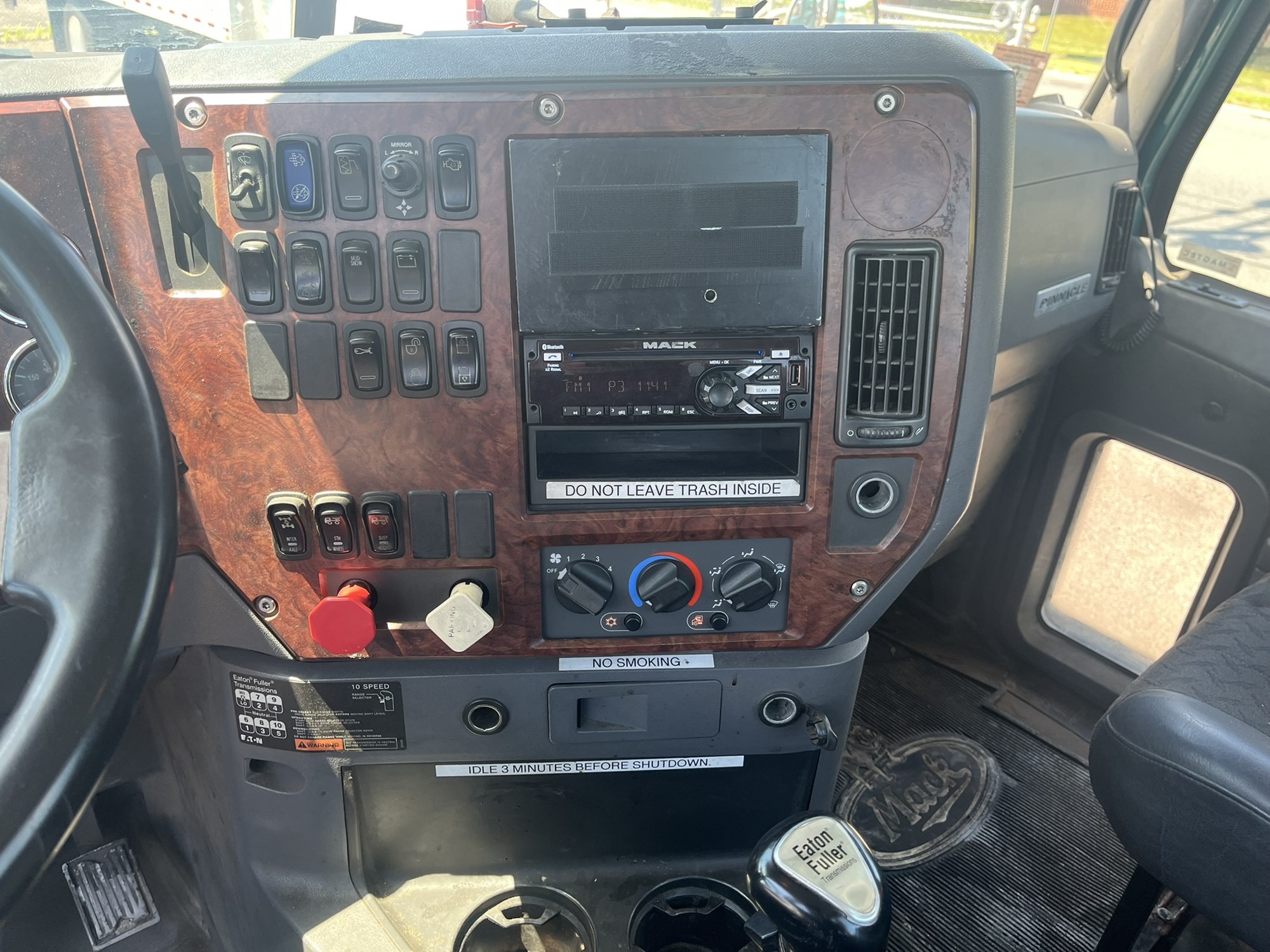 2011 MACK CXN613 1081727-10 2011 MACK CXN613 1081727-10