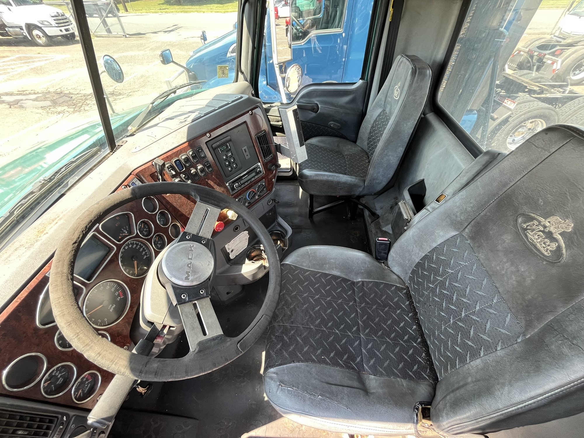 2014 MACK CXU612 1085888-10 2014 MACK CXU612 1085888-10