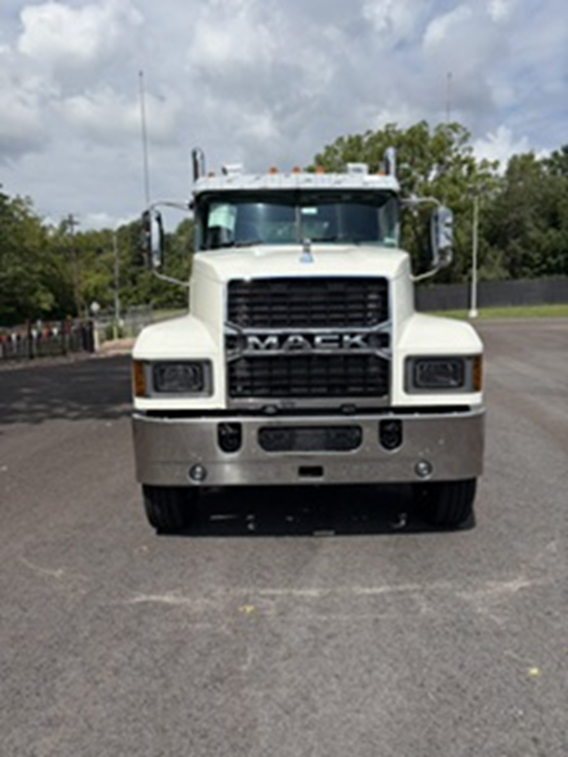 2027 MACK Pinnacle 64T DC 2027 MACK Pinnacle 64T DC - image 1 of 6