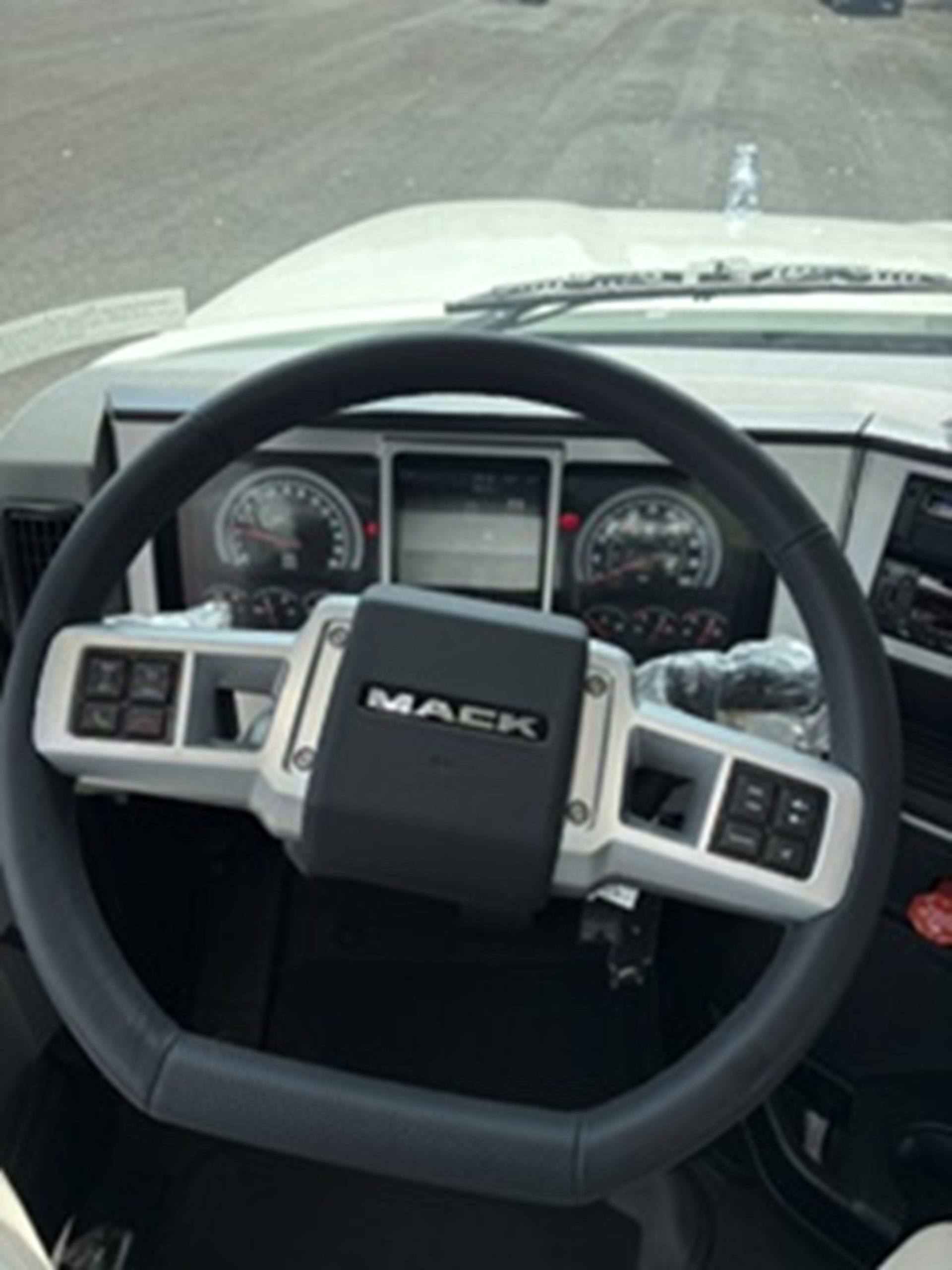 2027 MACK Pinnacle 64T DC 1102802-09 2027 MACK Pinnacle 64T DC 1102802-09