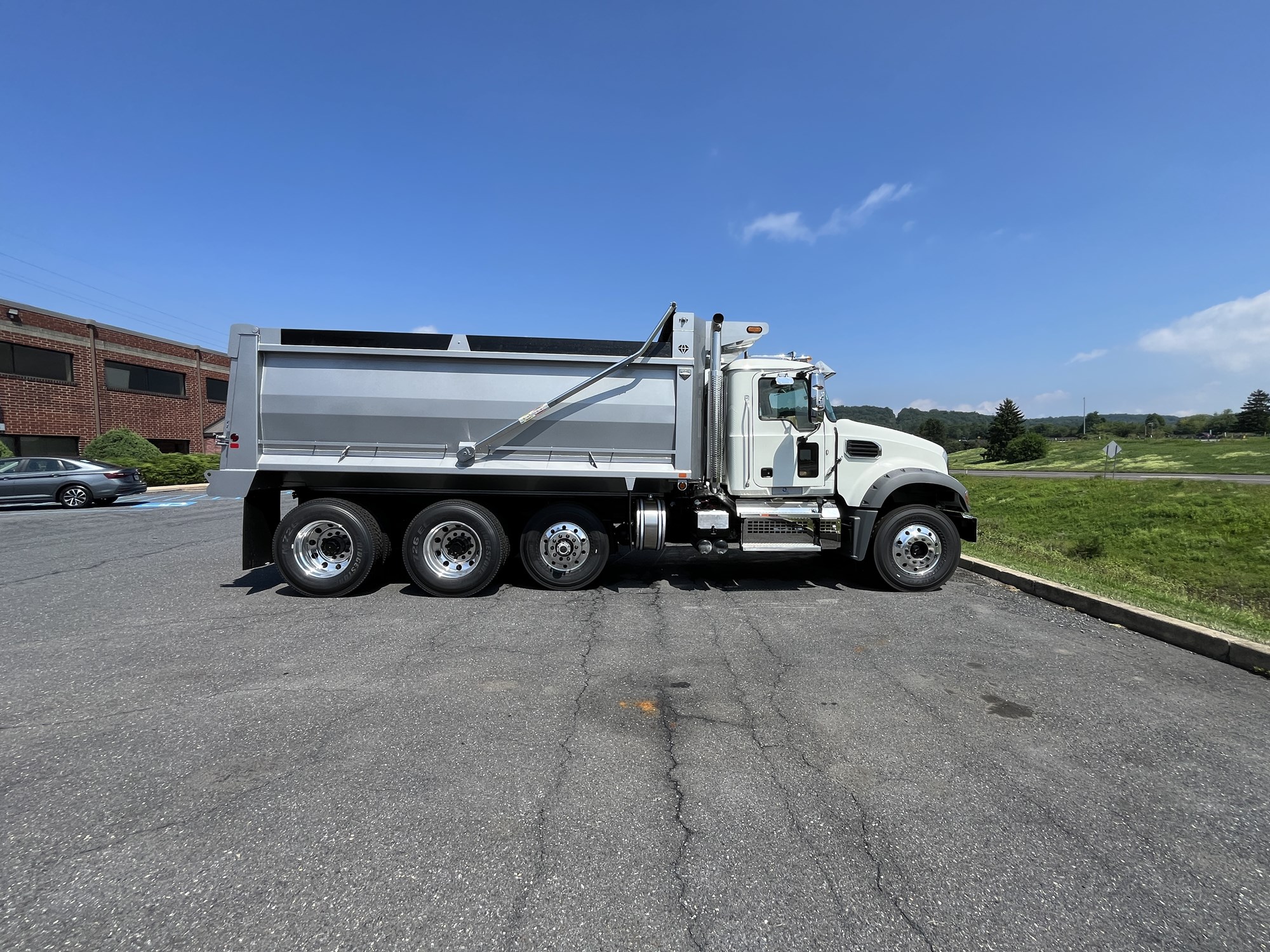 2027 MACK Granite 64FR 2027 MACK Granite 64FR - image 3 of 6