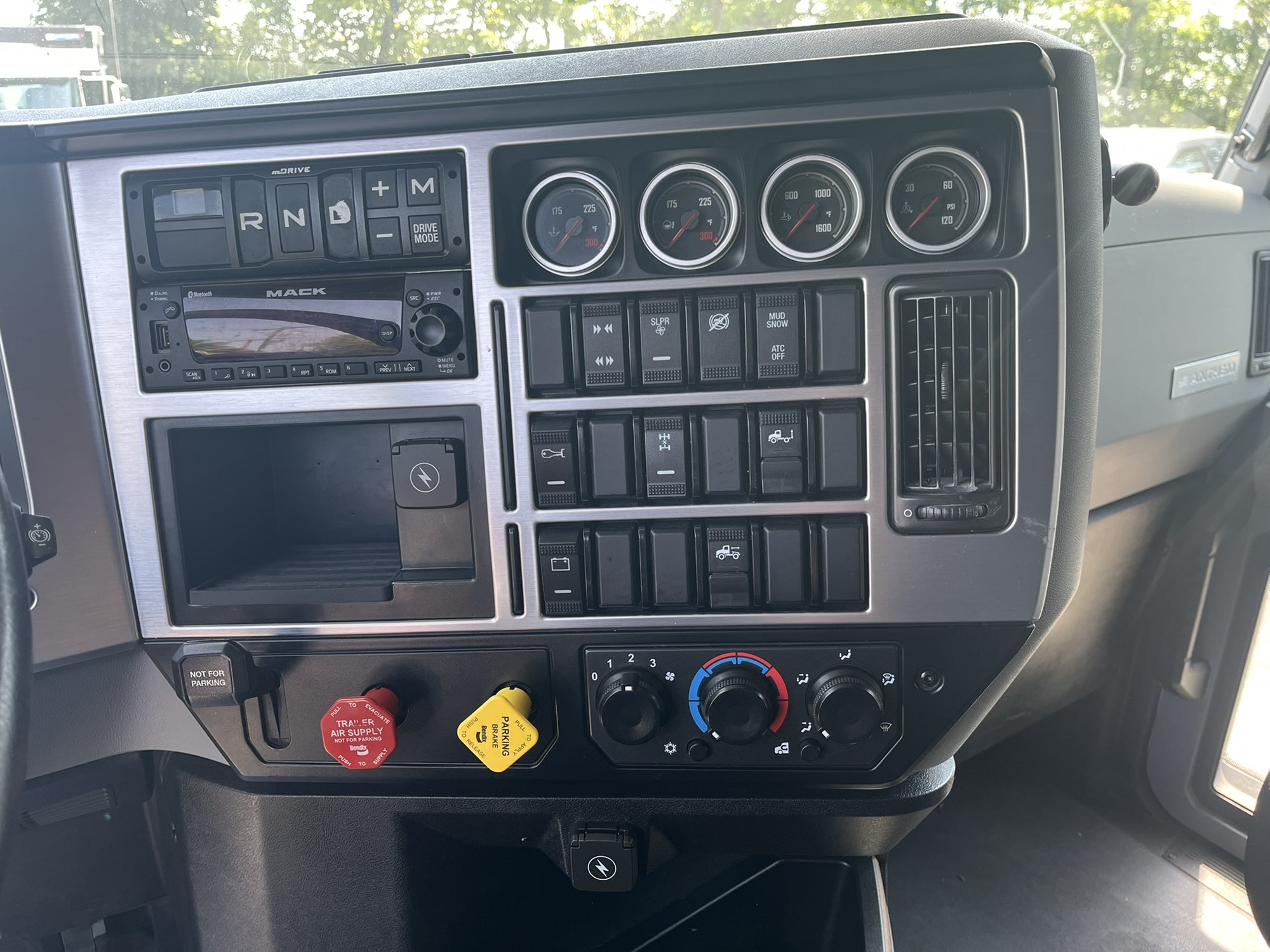 2024 MACK AN64T 1115622-11 2024 MACK AN64T 1115622-11