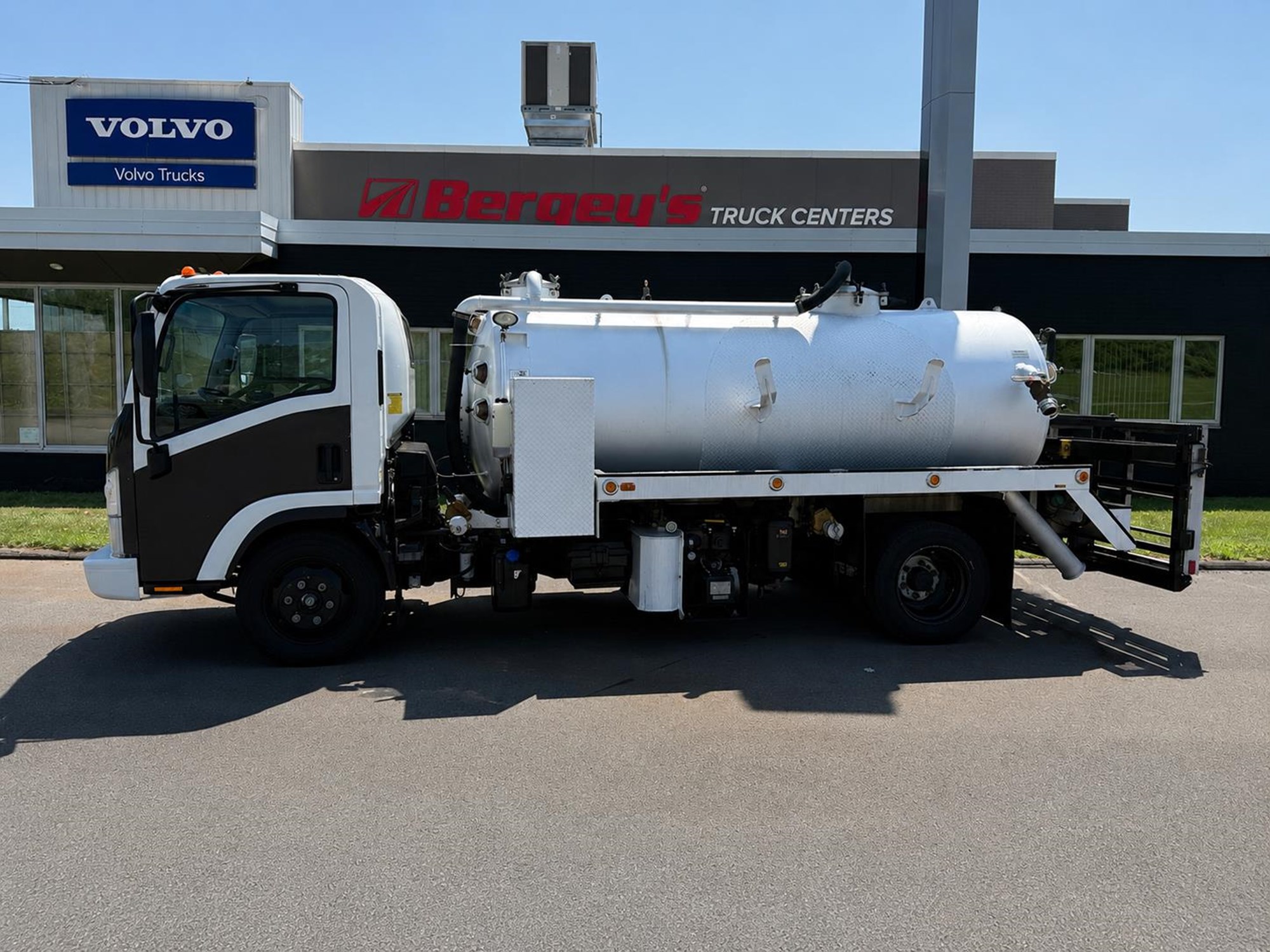 2022 CHEVROLET 5500HD 2022 CHEVROLET 5500HD - image 1 of 6