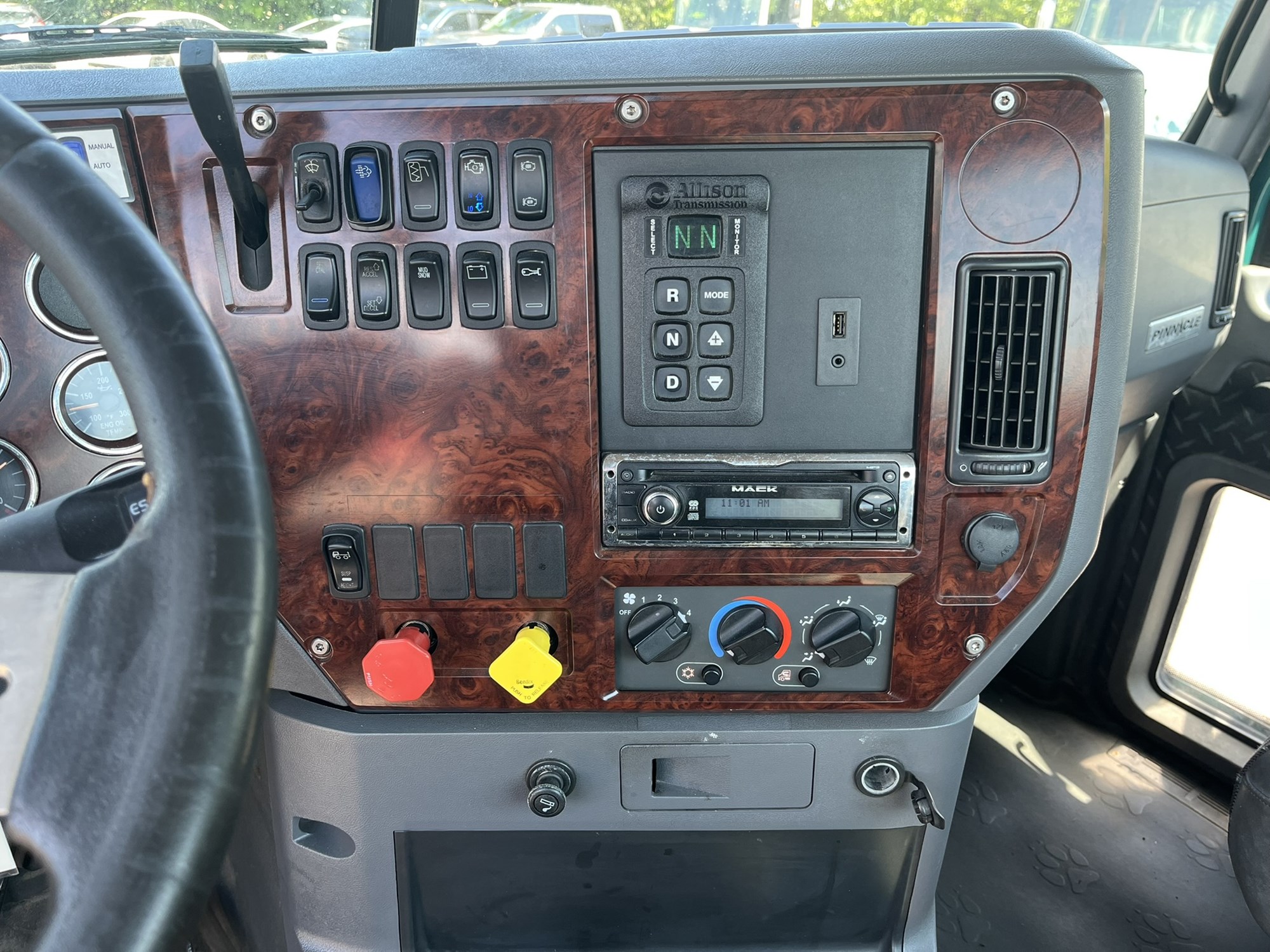 2015 MACK CXU612 1121658-10 2015 MACK CXU612 1121658-10