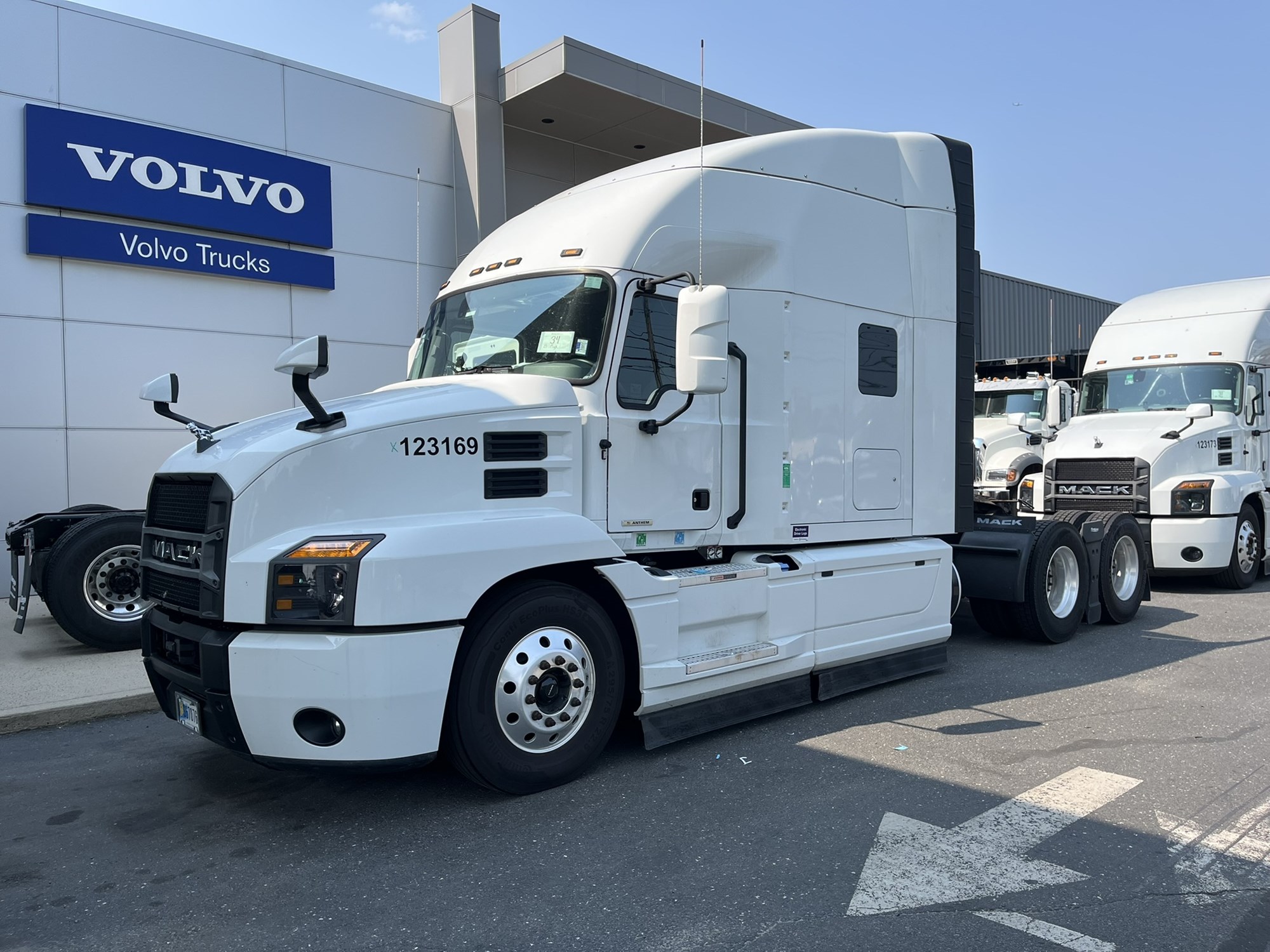 2023 MACK ANTHEM 2023 MACK ANTHEM - image 1 of 3