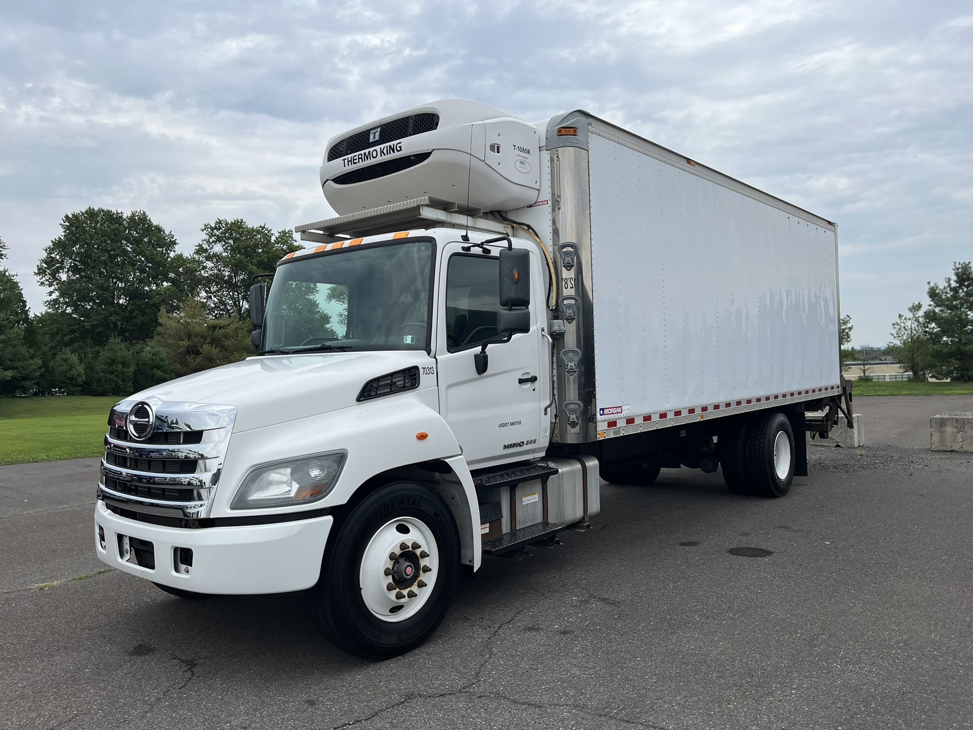 2020 HINO 268A 2020 HINO 268A - image 1 of 3