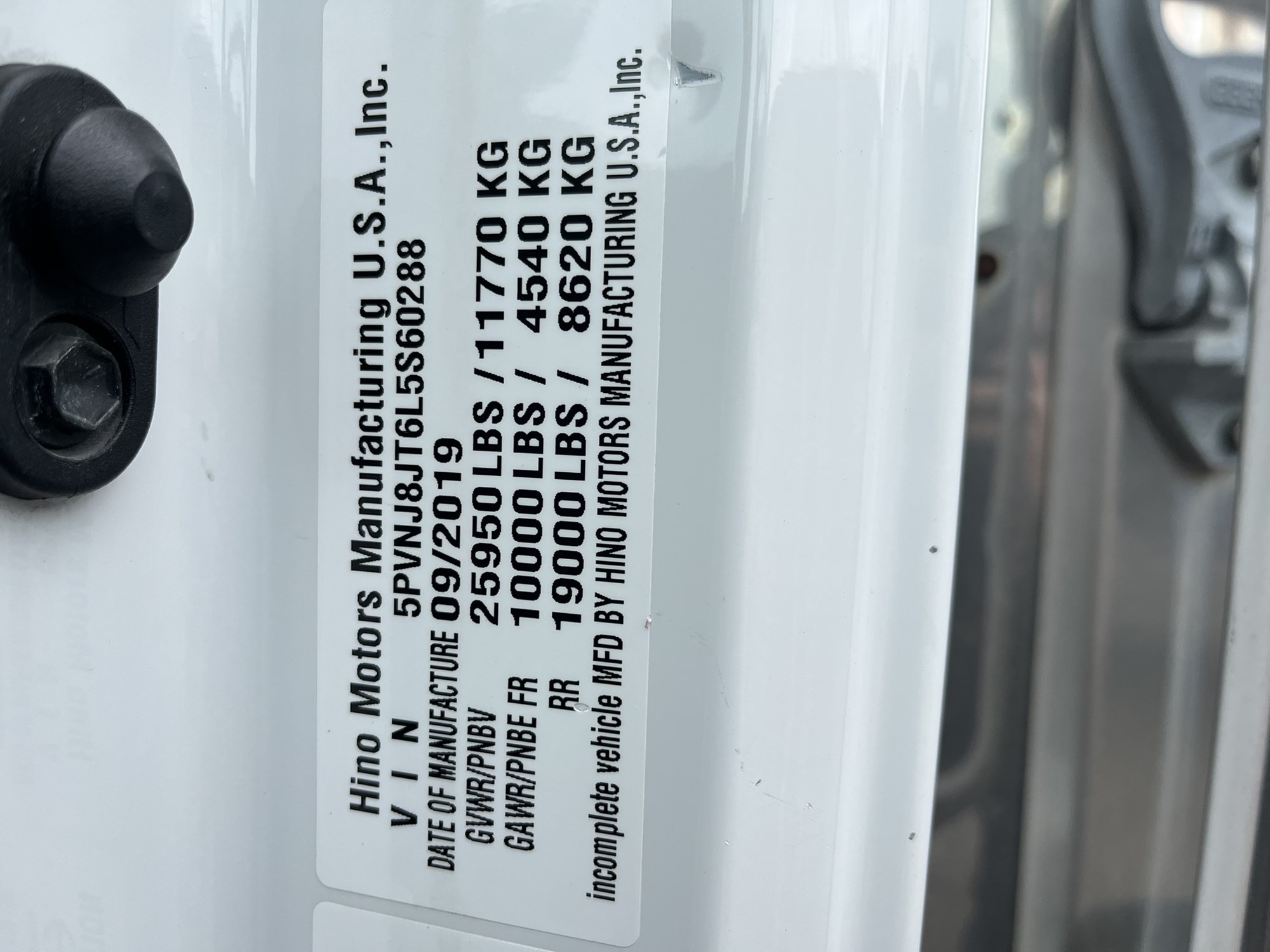 2020 HINO 268A 2020 HINO 268A - image 2 of 3