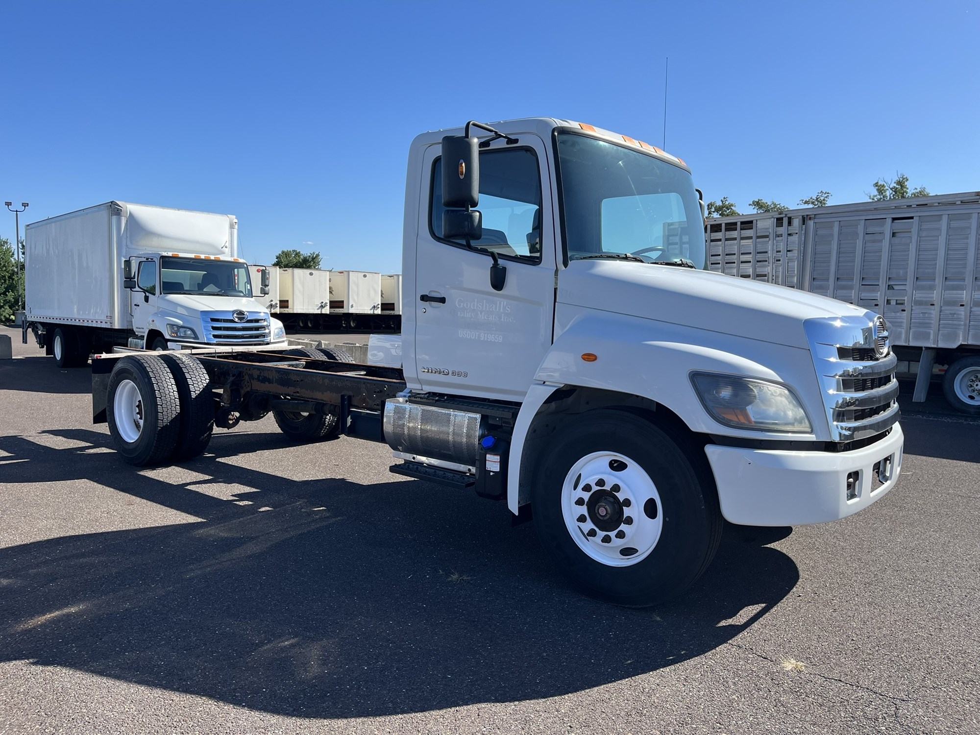 2018 HINO 268A 2018 HINO 268A - image 3 of 6