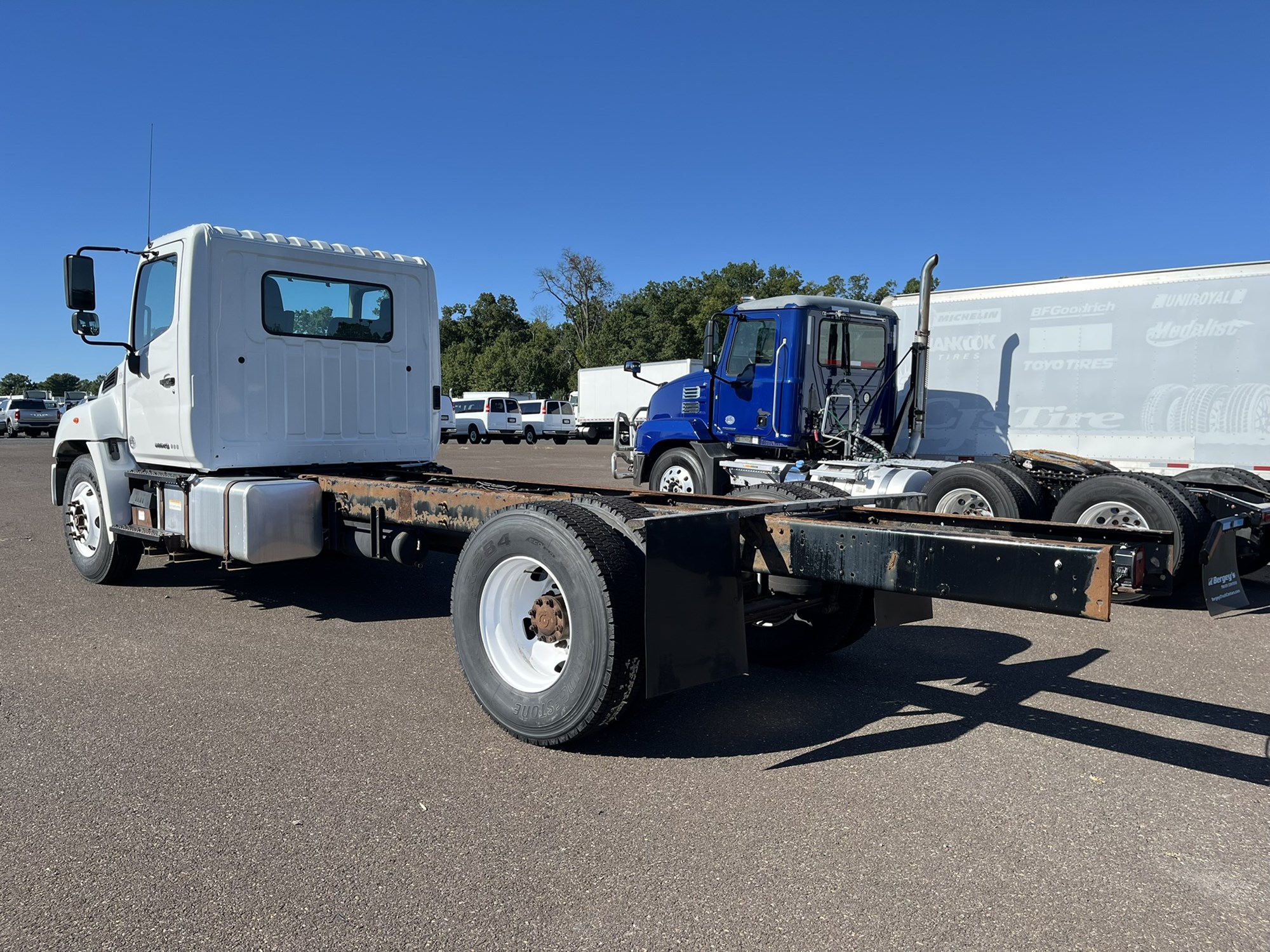 2018 HINO 268A 2018 HINO 268A - image 6 of 6