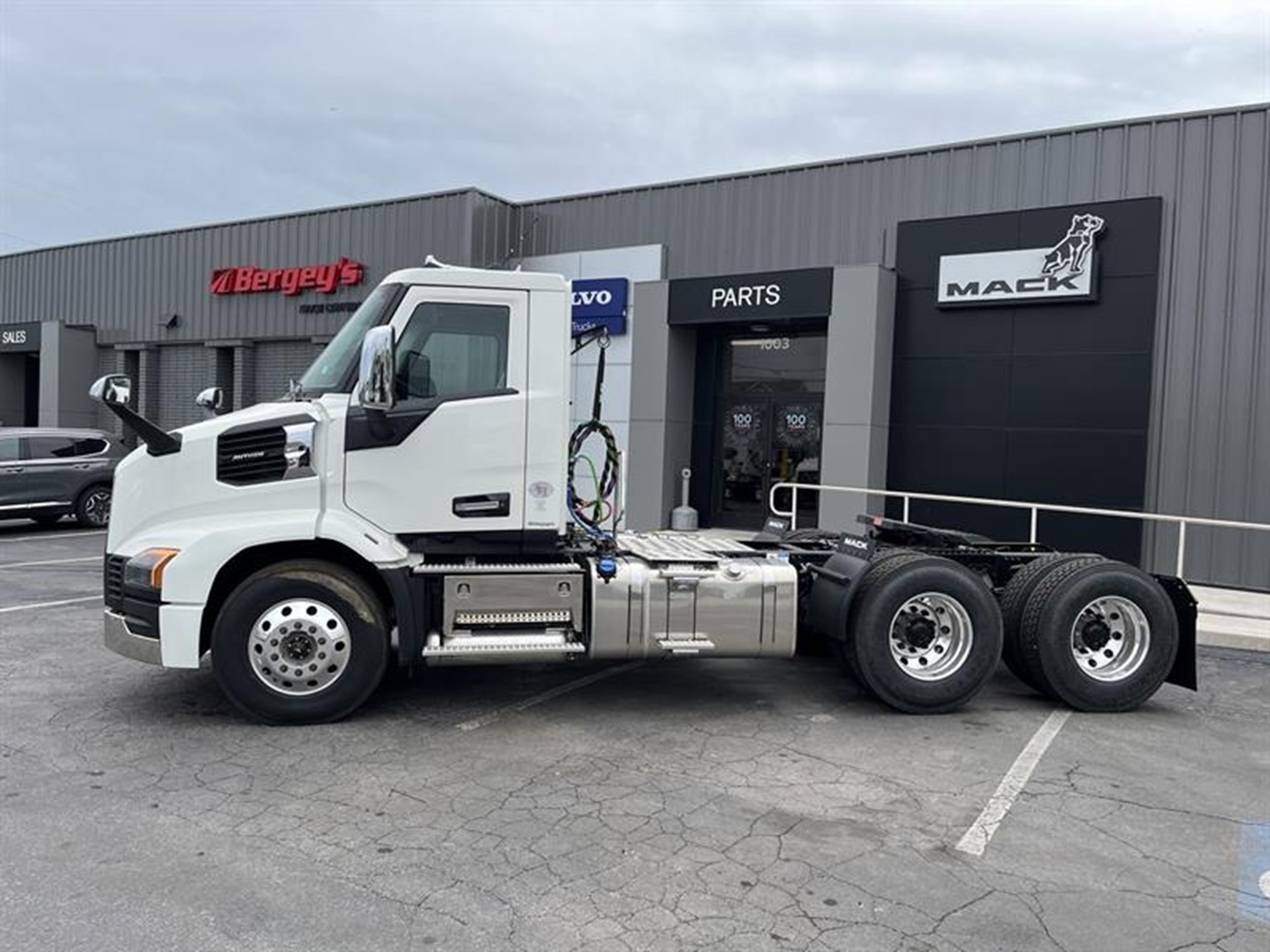 2027 MACK ANTHEM GEN2 64T 2027 MACK ANTHEM GEN2 64T - image 3 of 6