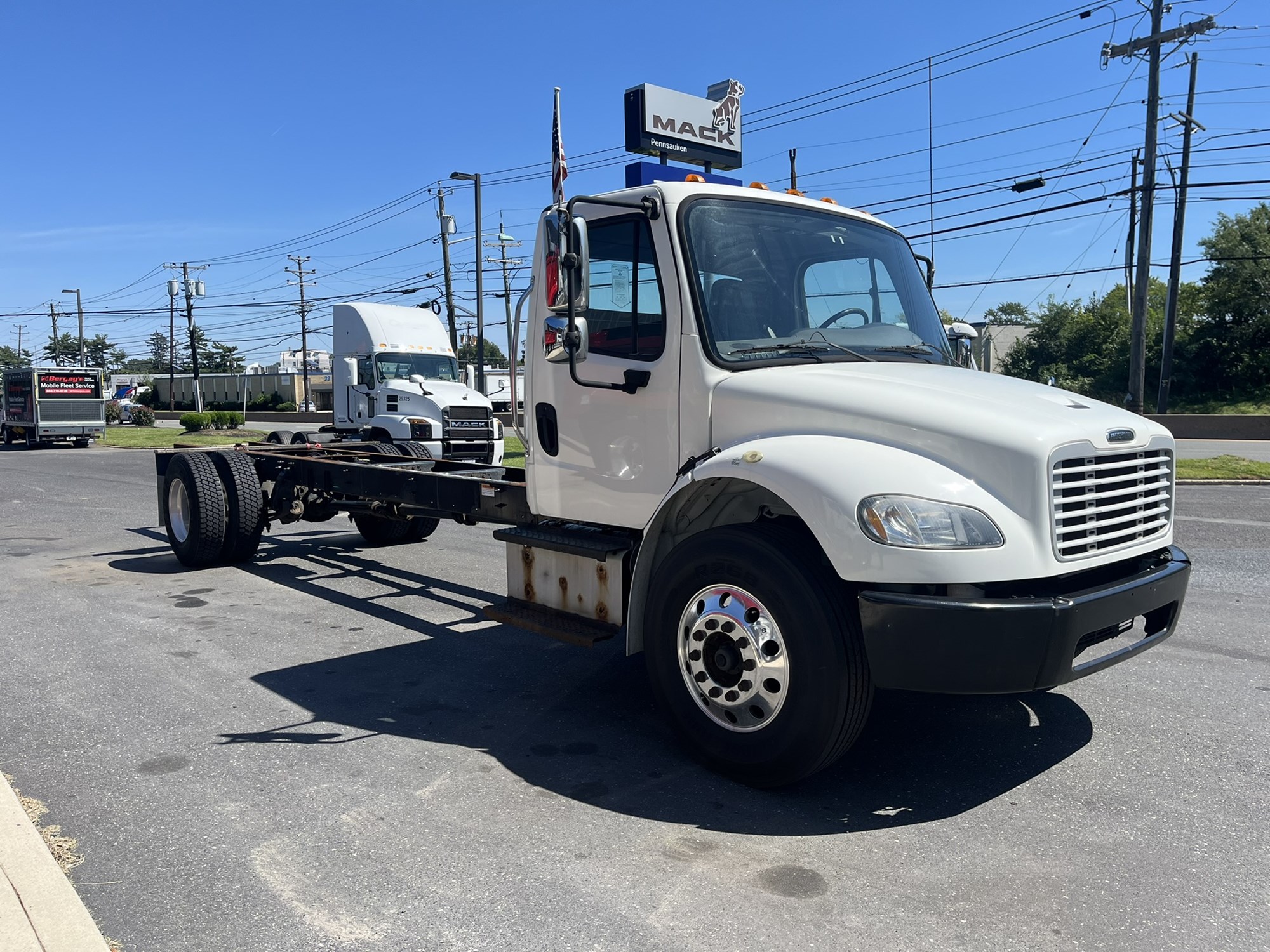 2015 FREIGHTLINER M2 2015 FREIGHTLINER M2 - image 3 of 6