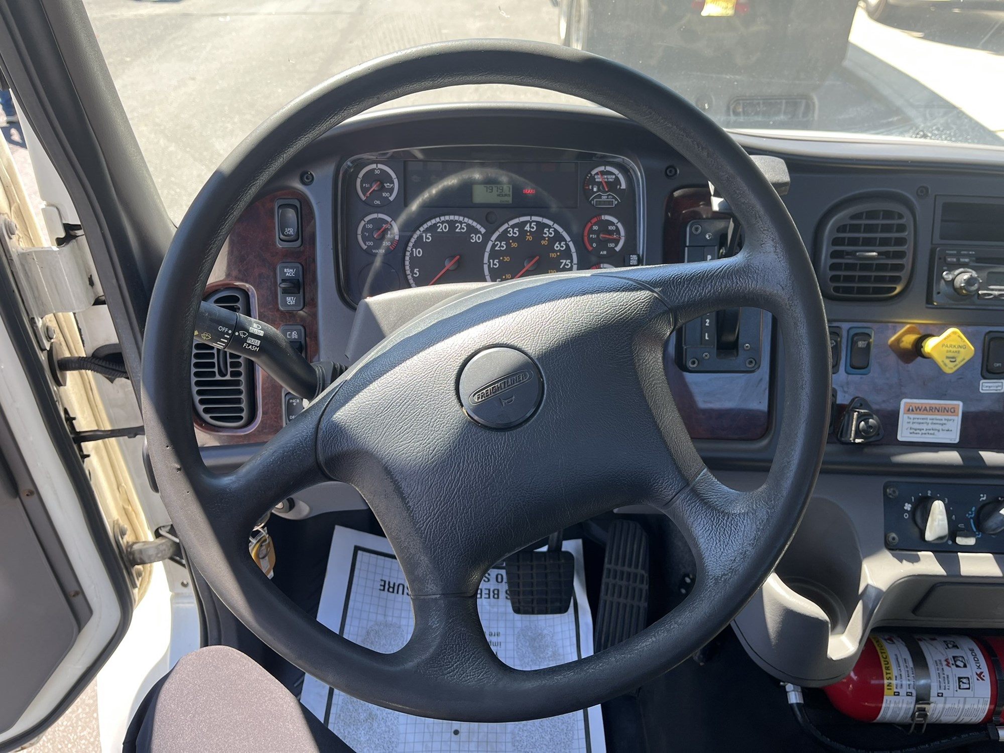 2015 FREIGHTLINER M2 1119803-10 2015 FREIGHTLINER M2 1119803-10