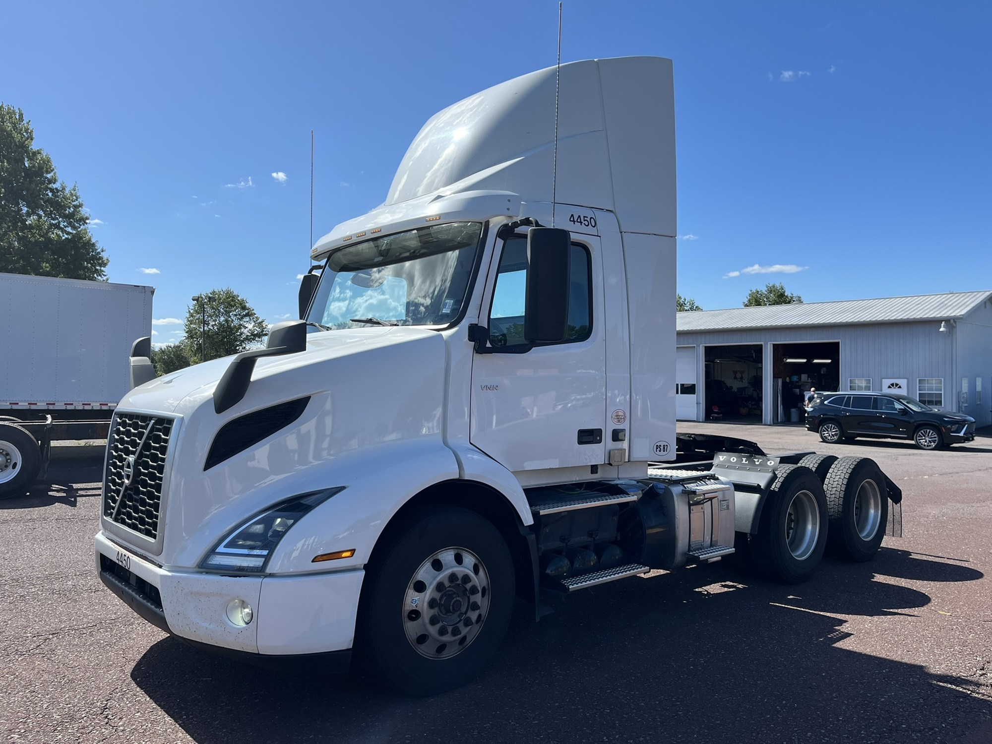 2021 VOLVO VNR 2021 VOLVO VNR - image 1 of 6