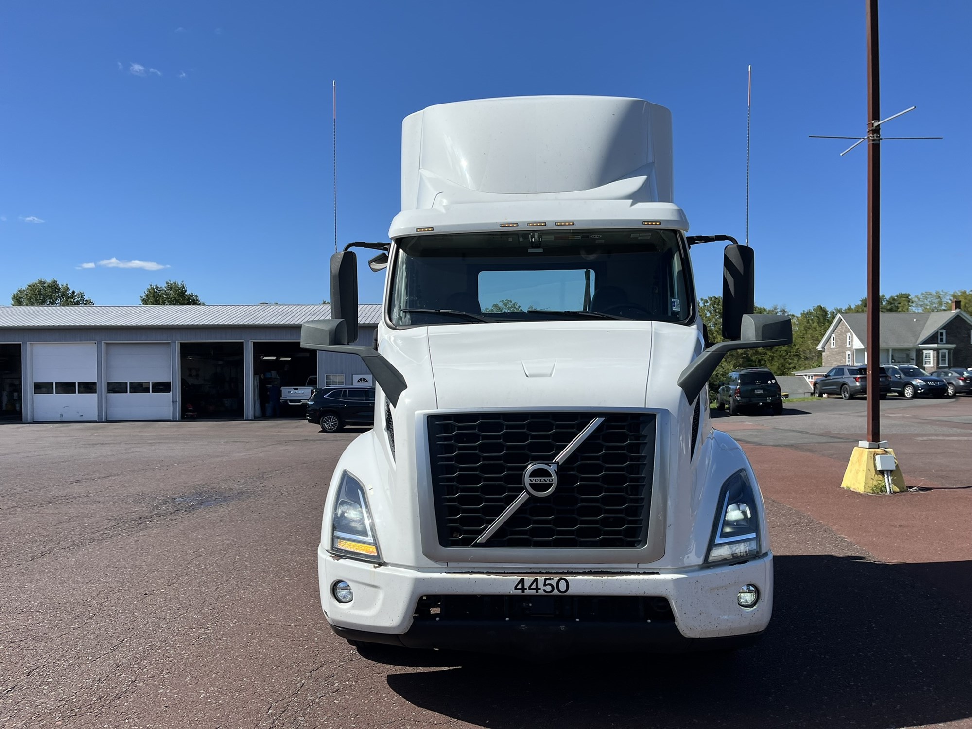 2021 VOLVO VNR 2021 VOLVO VNR - image 2 of 6