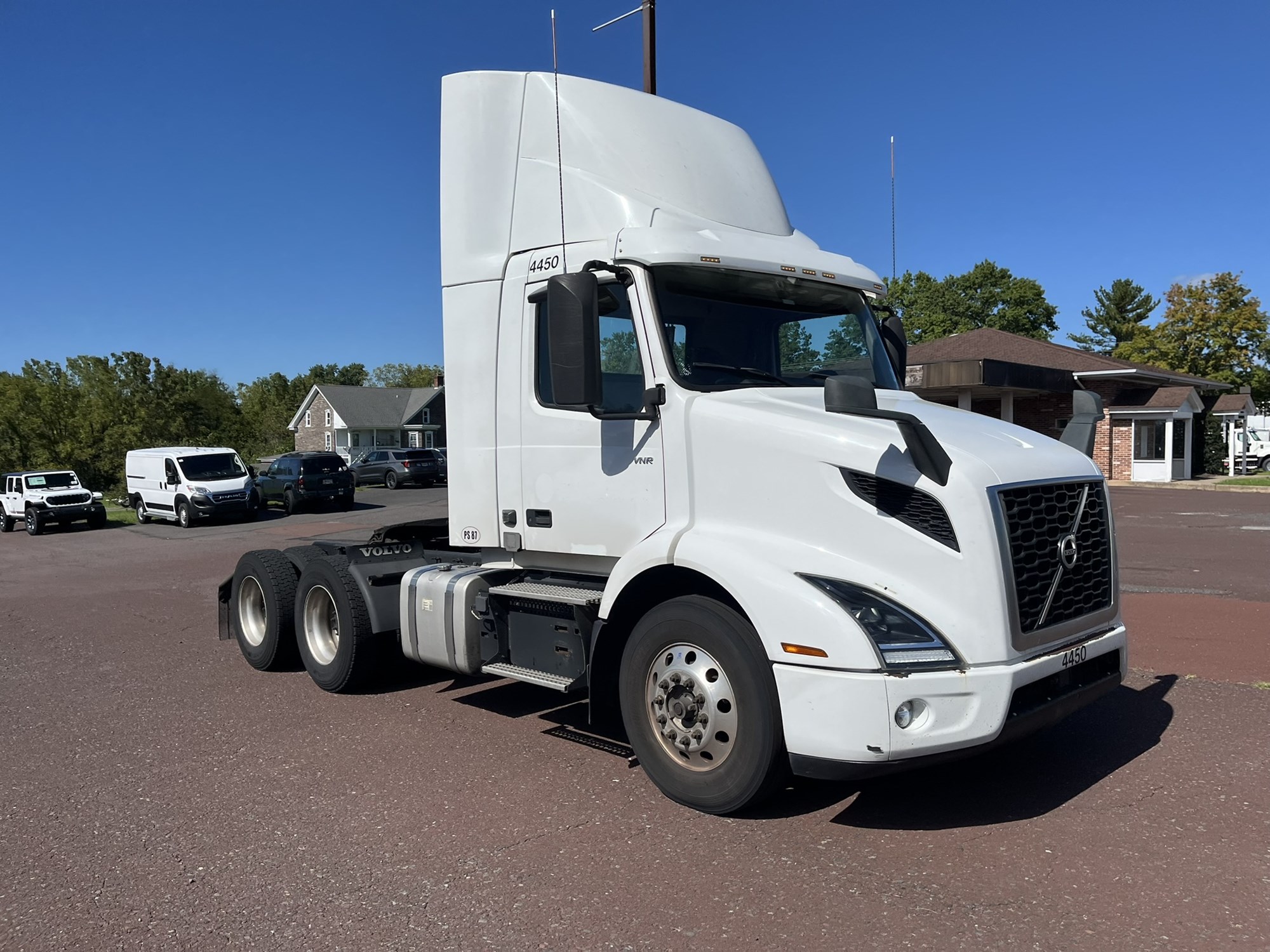 2021 VOLVO VNR 2021 VOLVO VNR - image 3 of 6