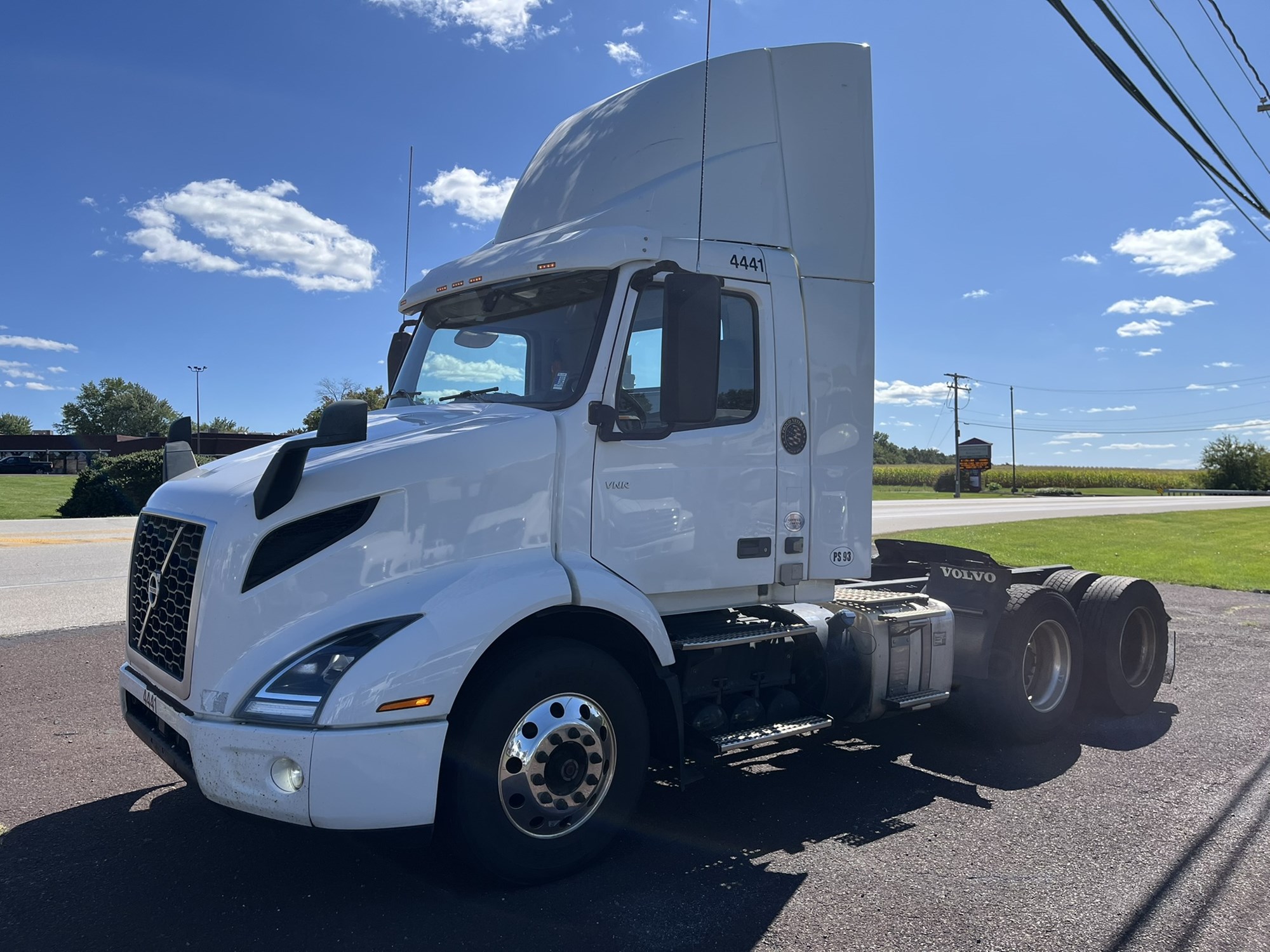 2021 VOLVO VNR 2021 VOLVO VNR - image 1 of 6